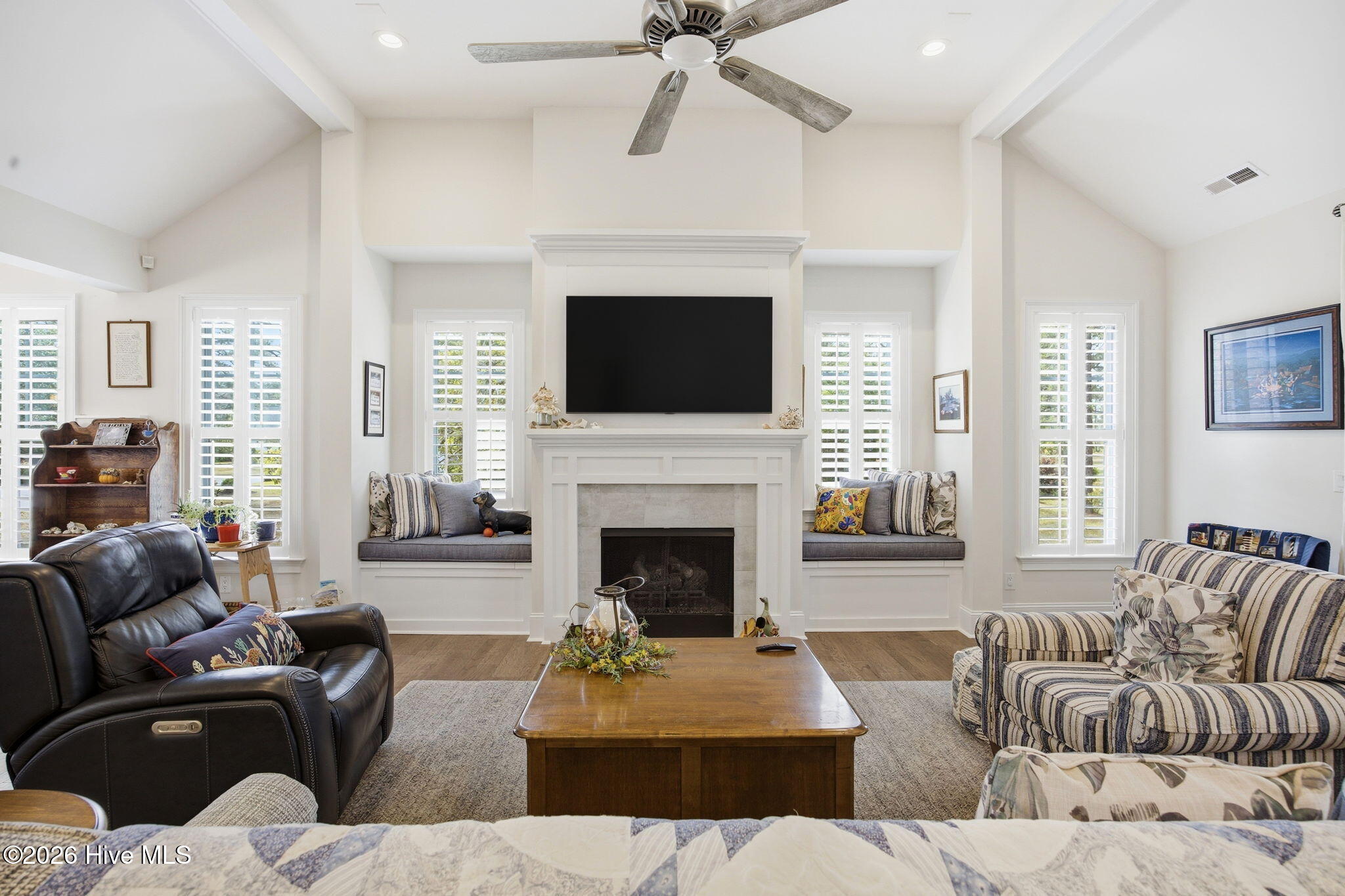 100569856 | Photo 15