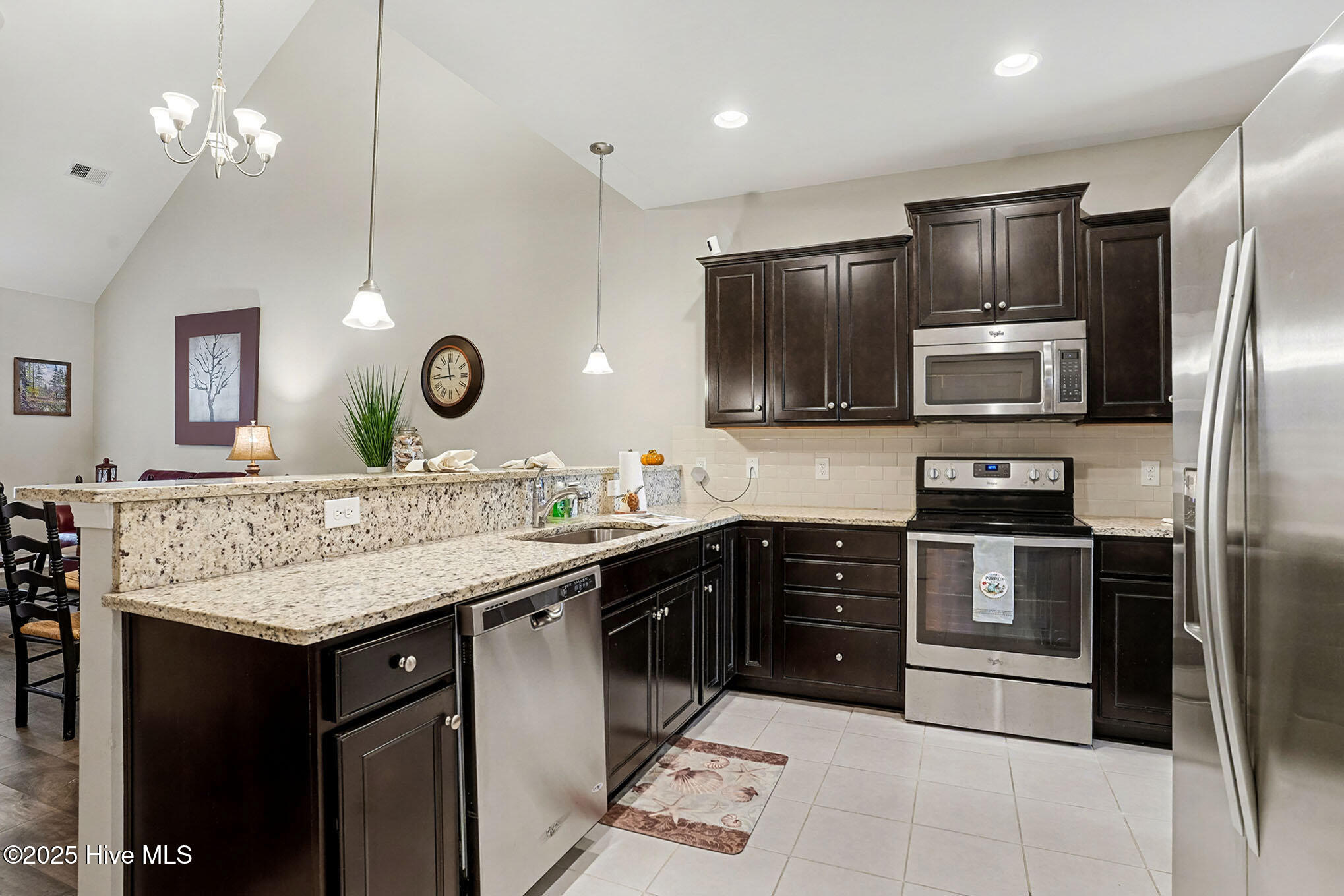 100545929 | Photo 11