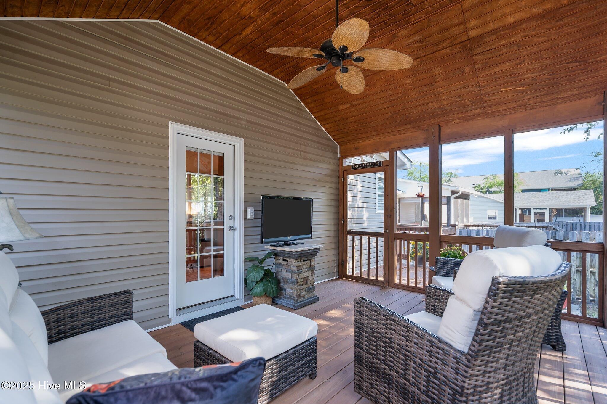 100516795 | Photo 44