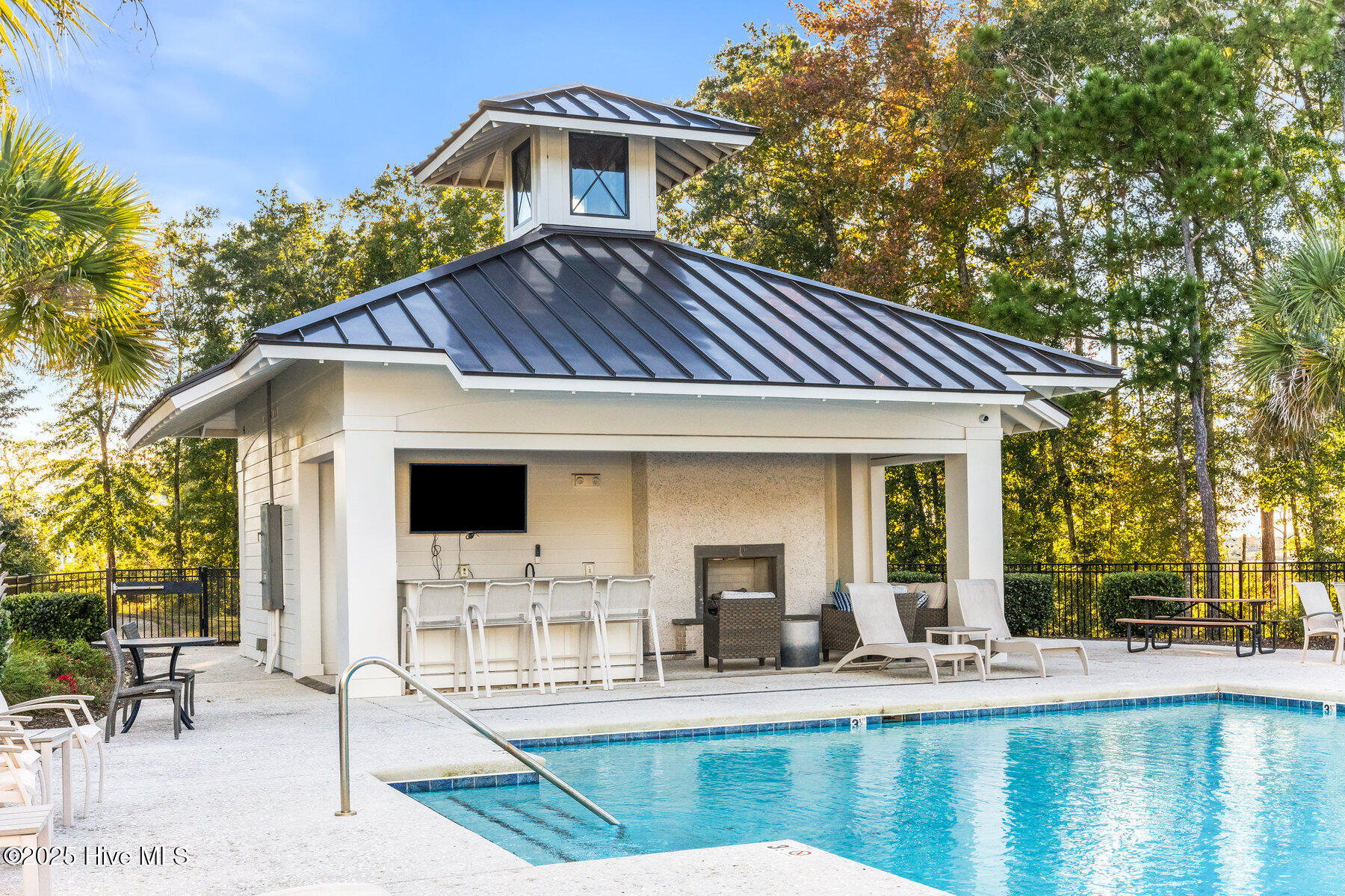 100537930 | Photo 60