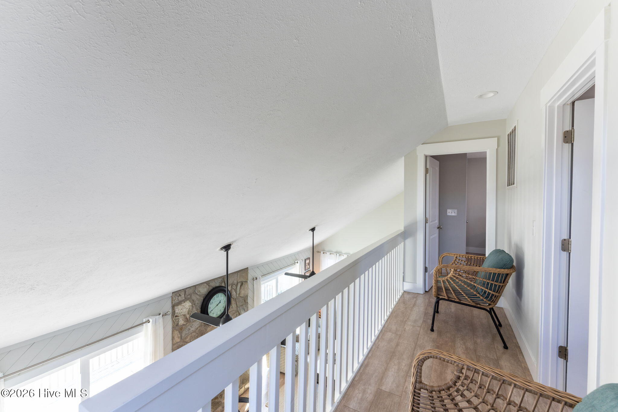 100552725 | Photo 26