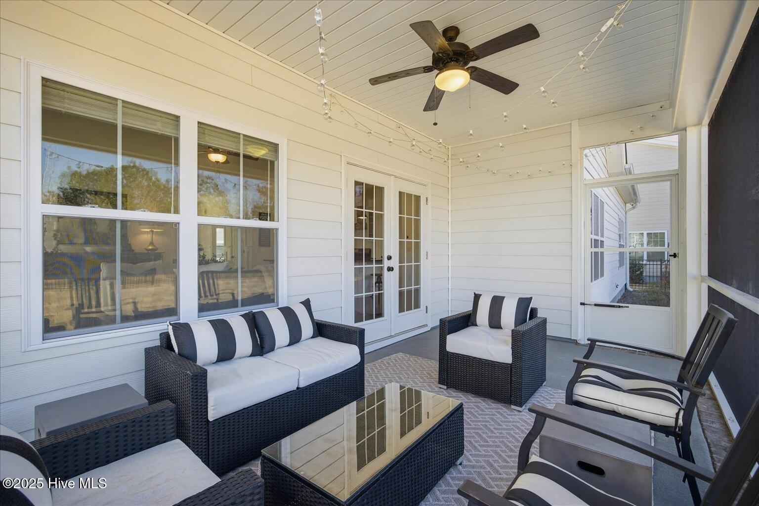 100547159 | Photo 30