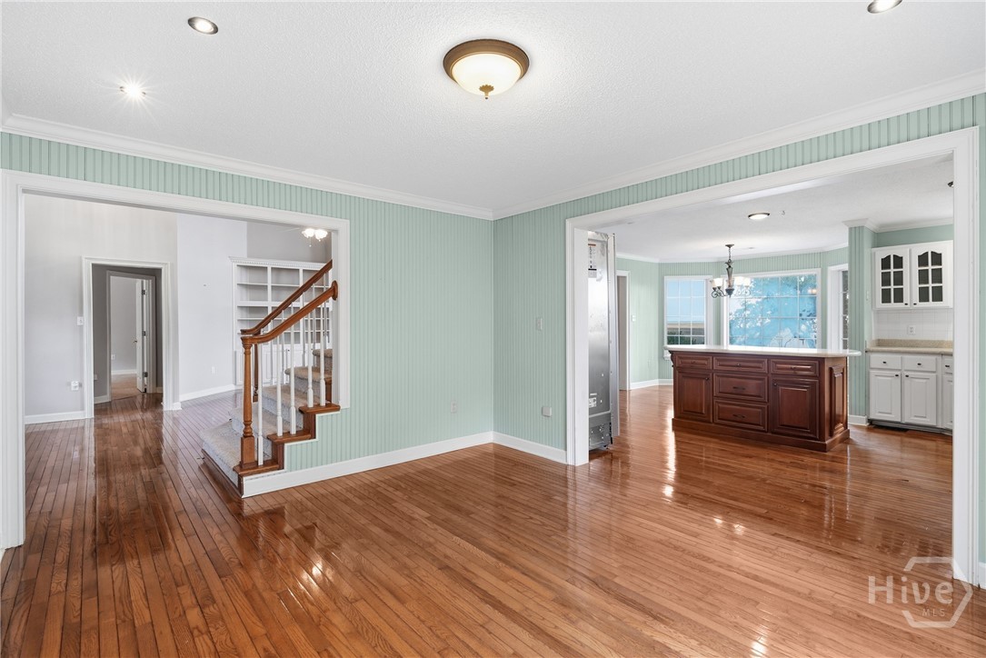 Dining Room connected to the kitchen and the entry way