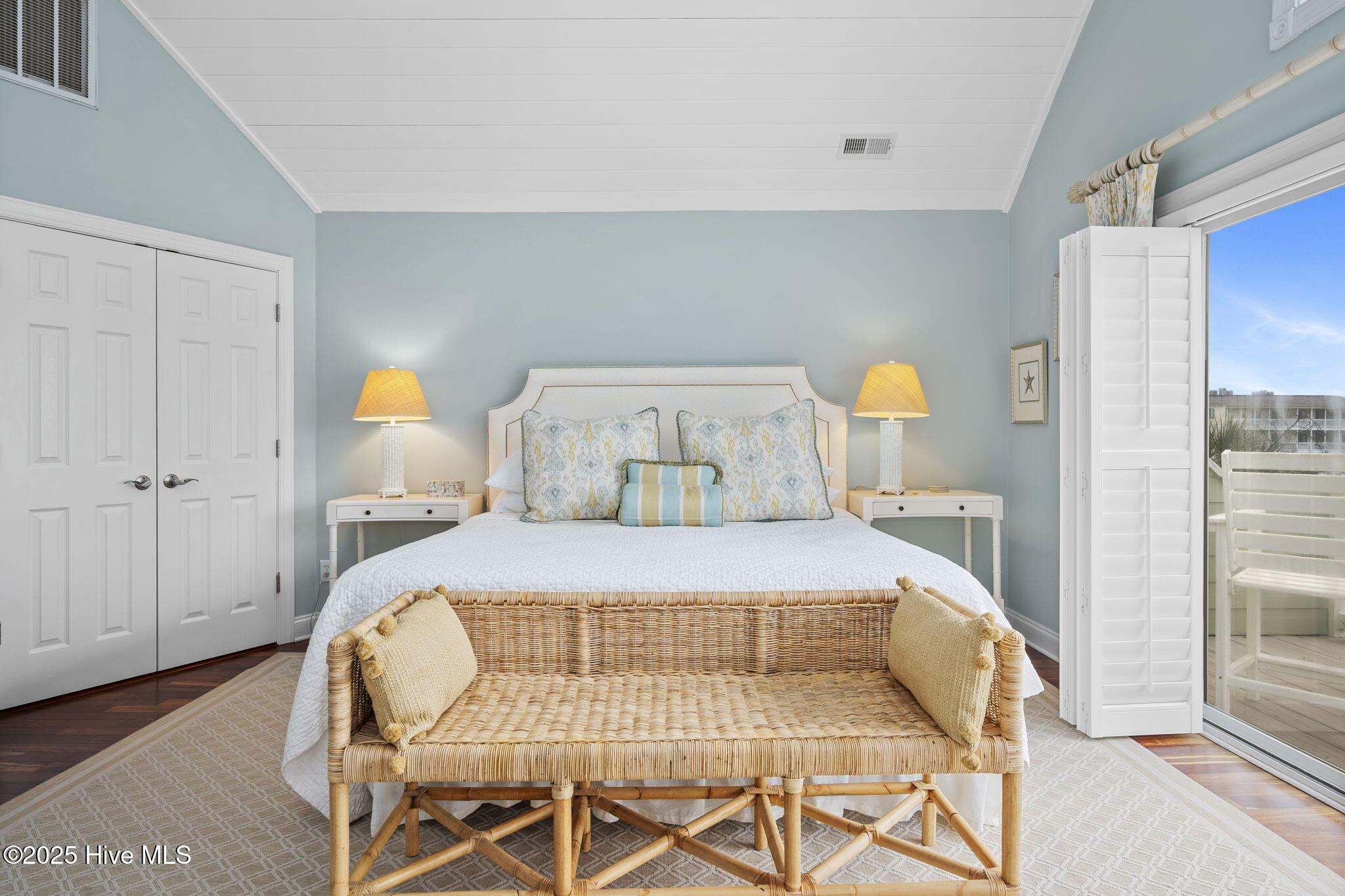 100544331 | Photo 46