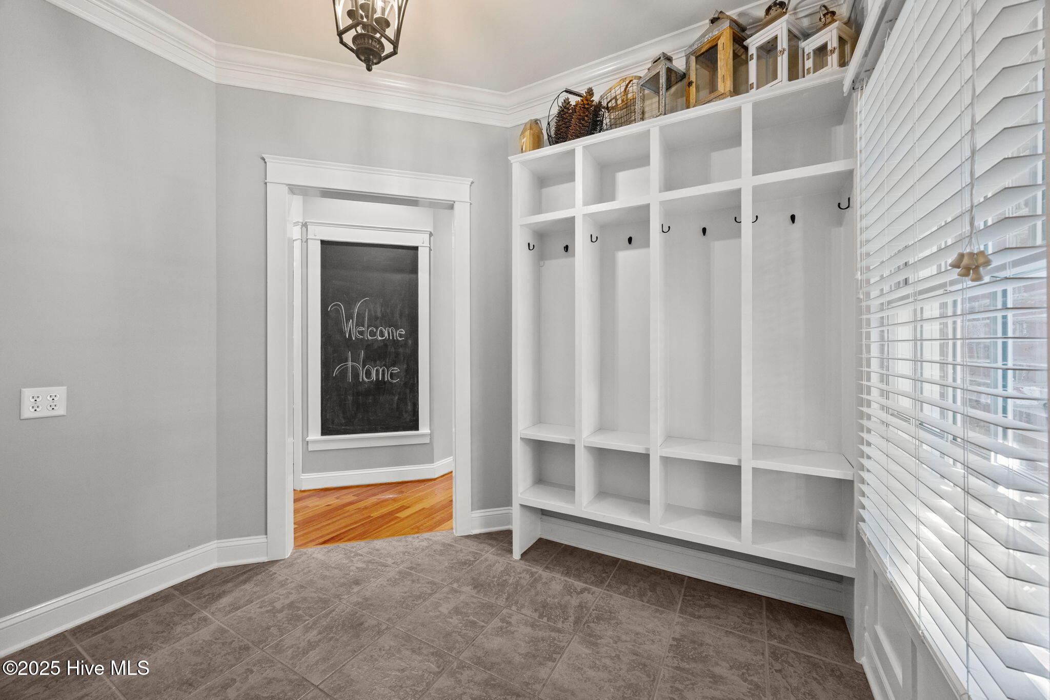 100518834 | Photo 26