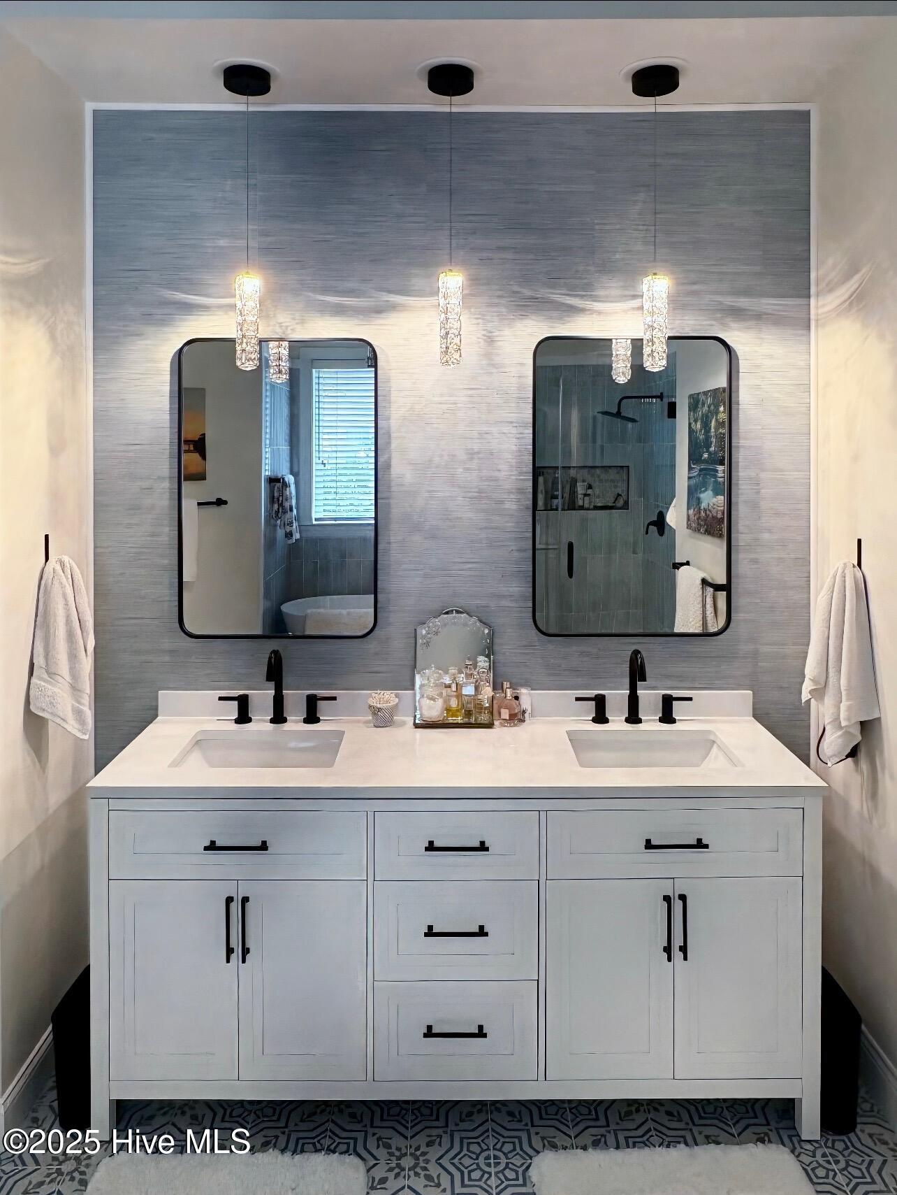 100522421 | Photo 33