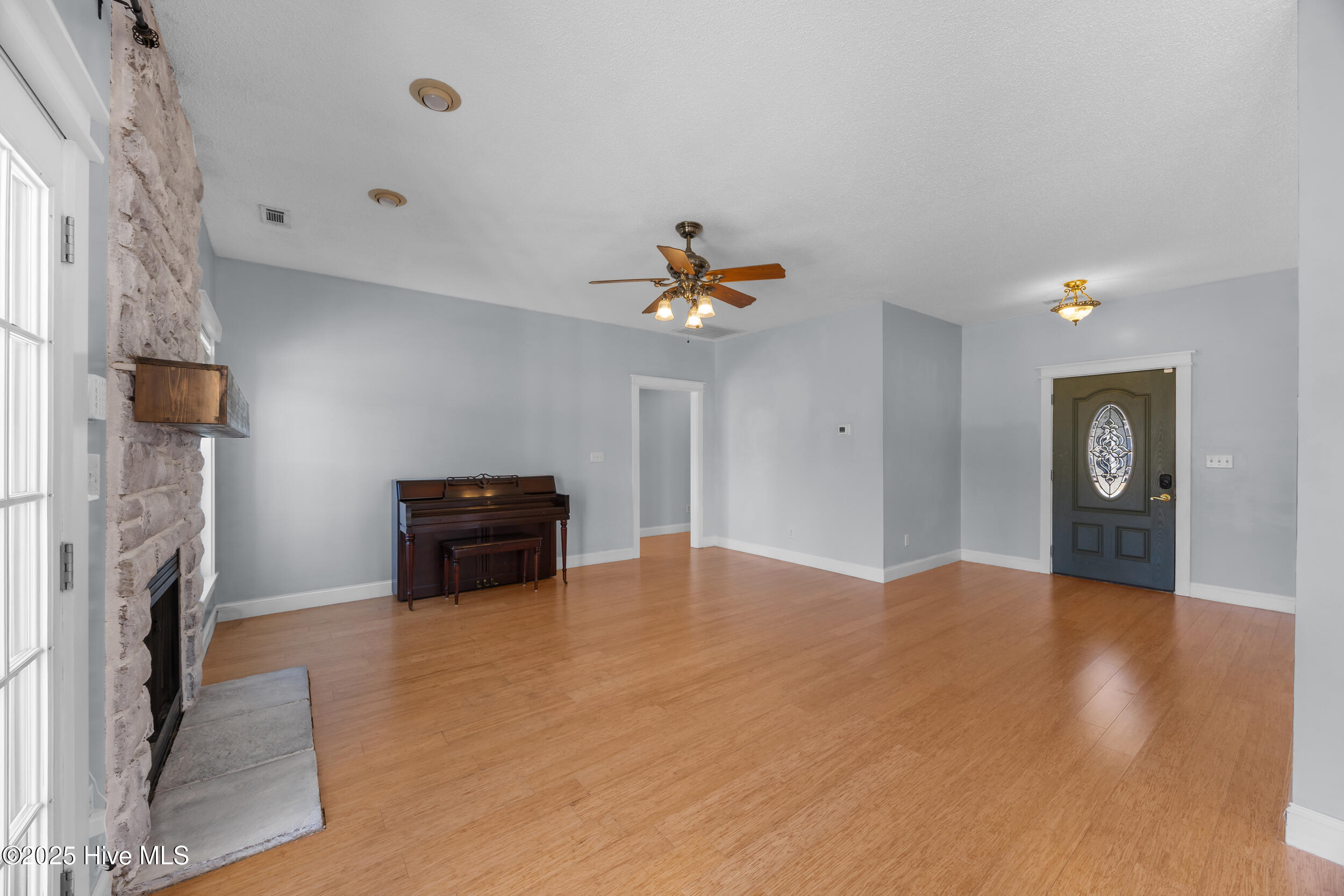 100545669 | Photo 18