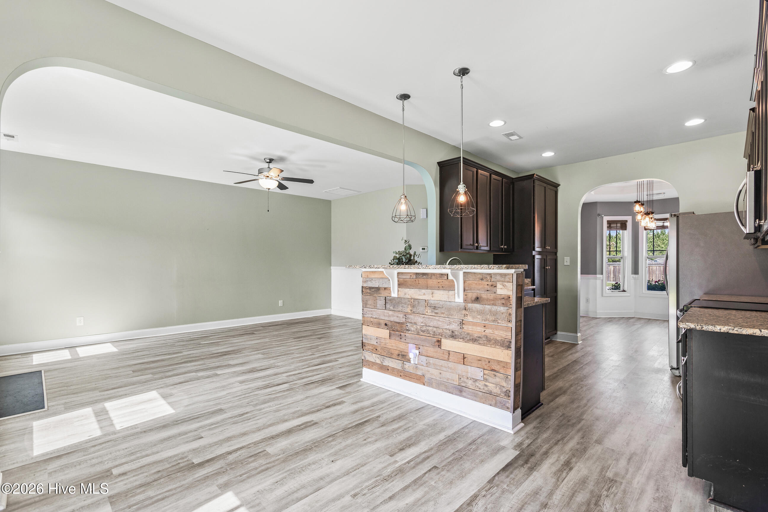 100567731 | Photo 12