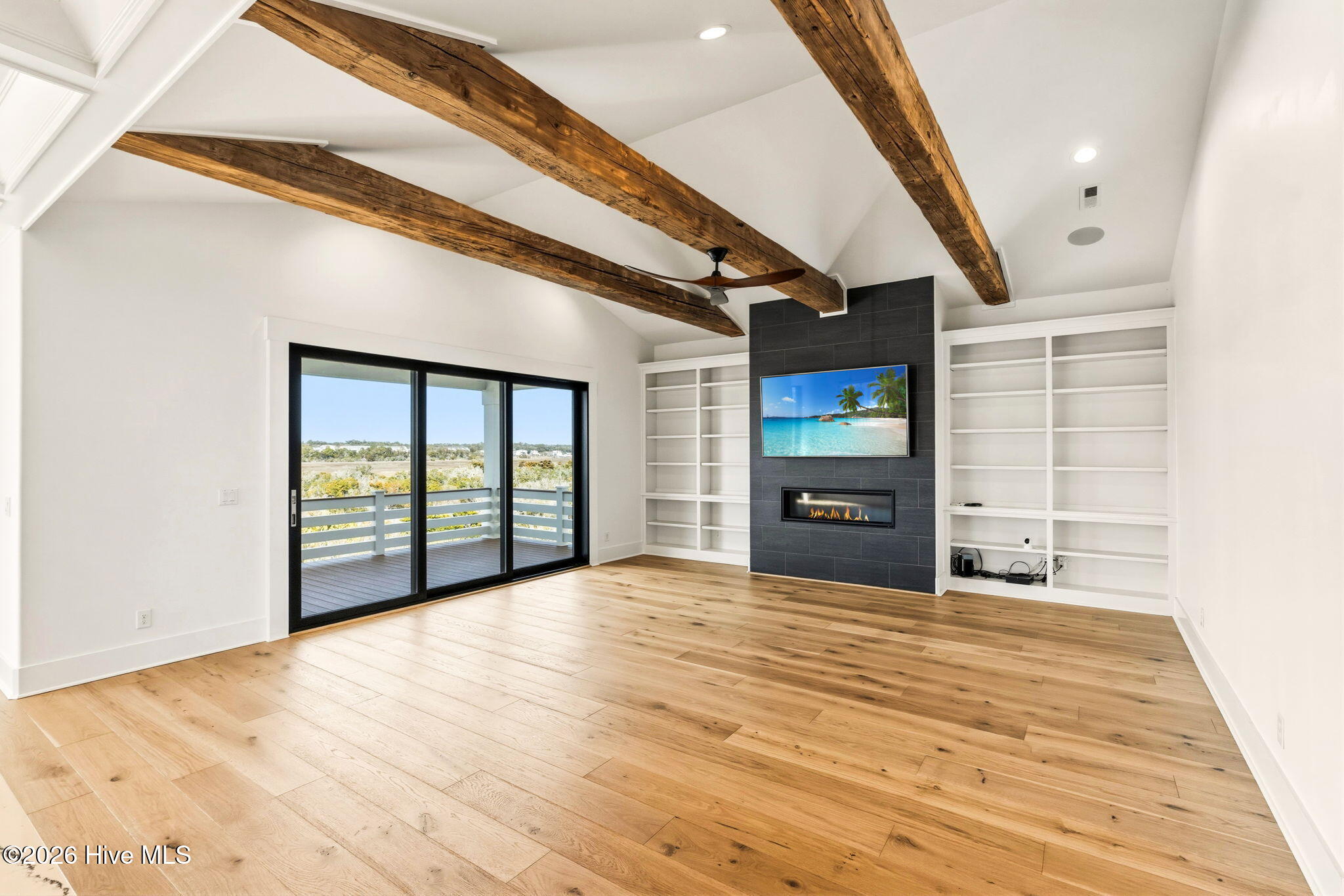 100557252 | Photo 11