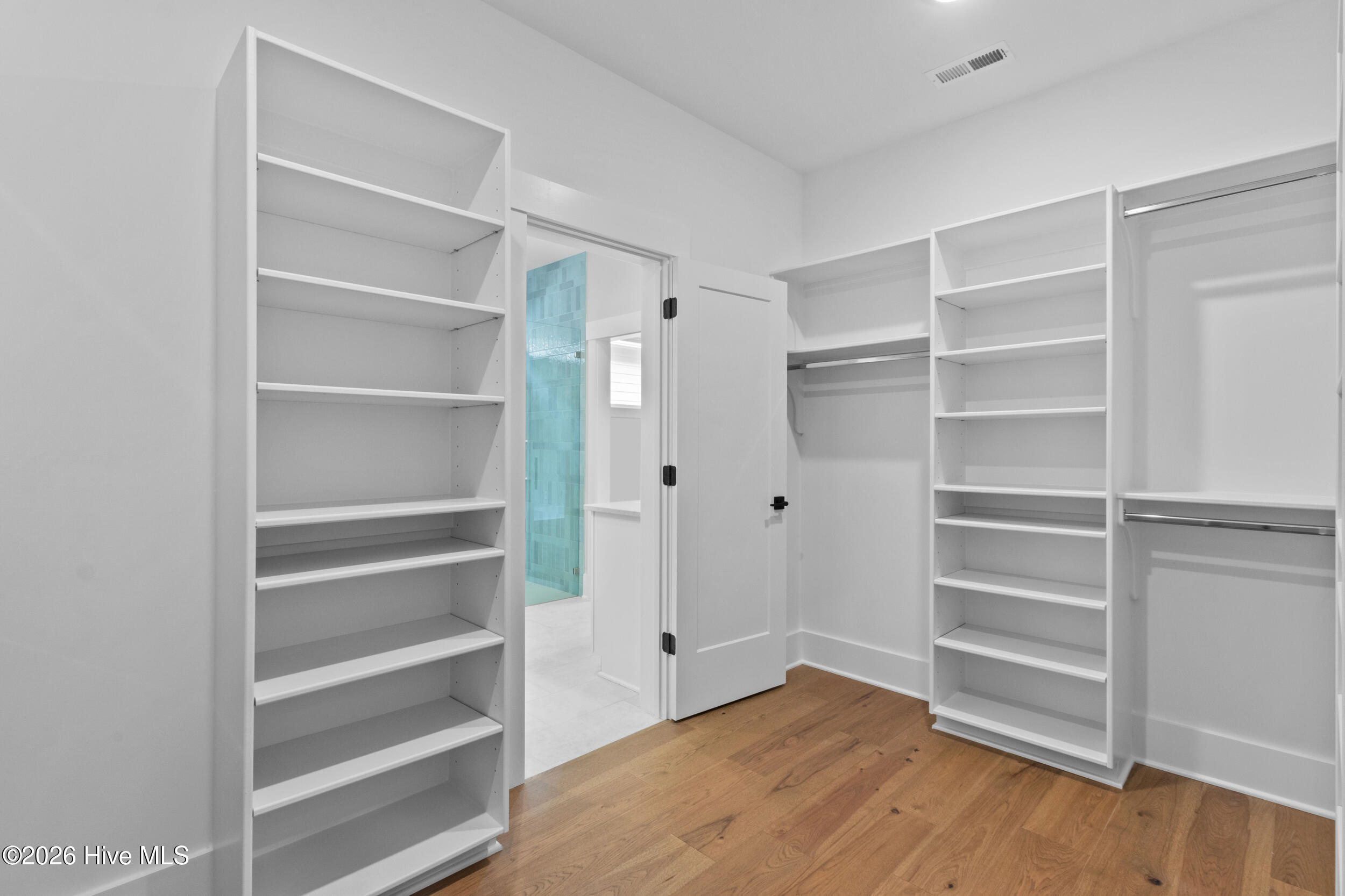 100568514 | Photo 26