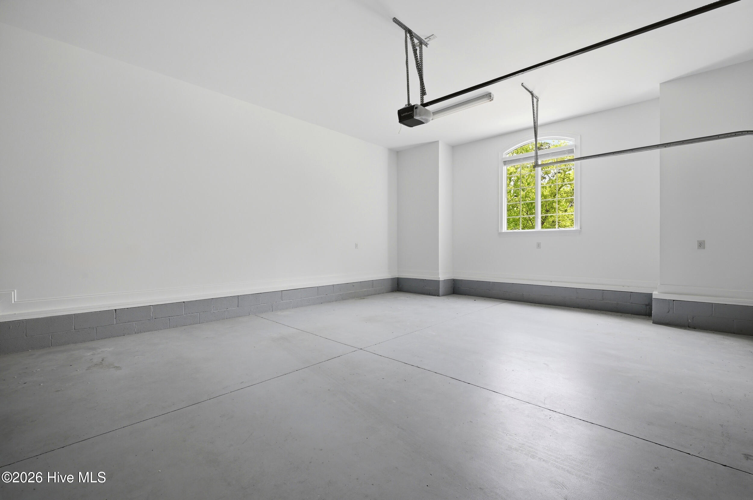 100566149 | Photo 42