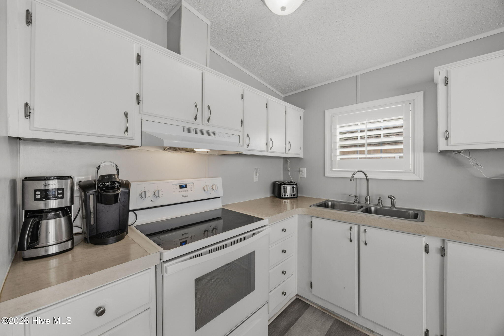 100558073 | Photo 14