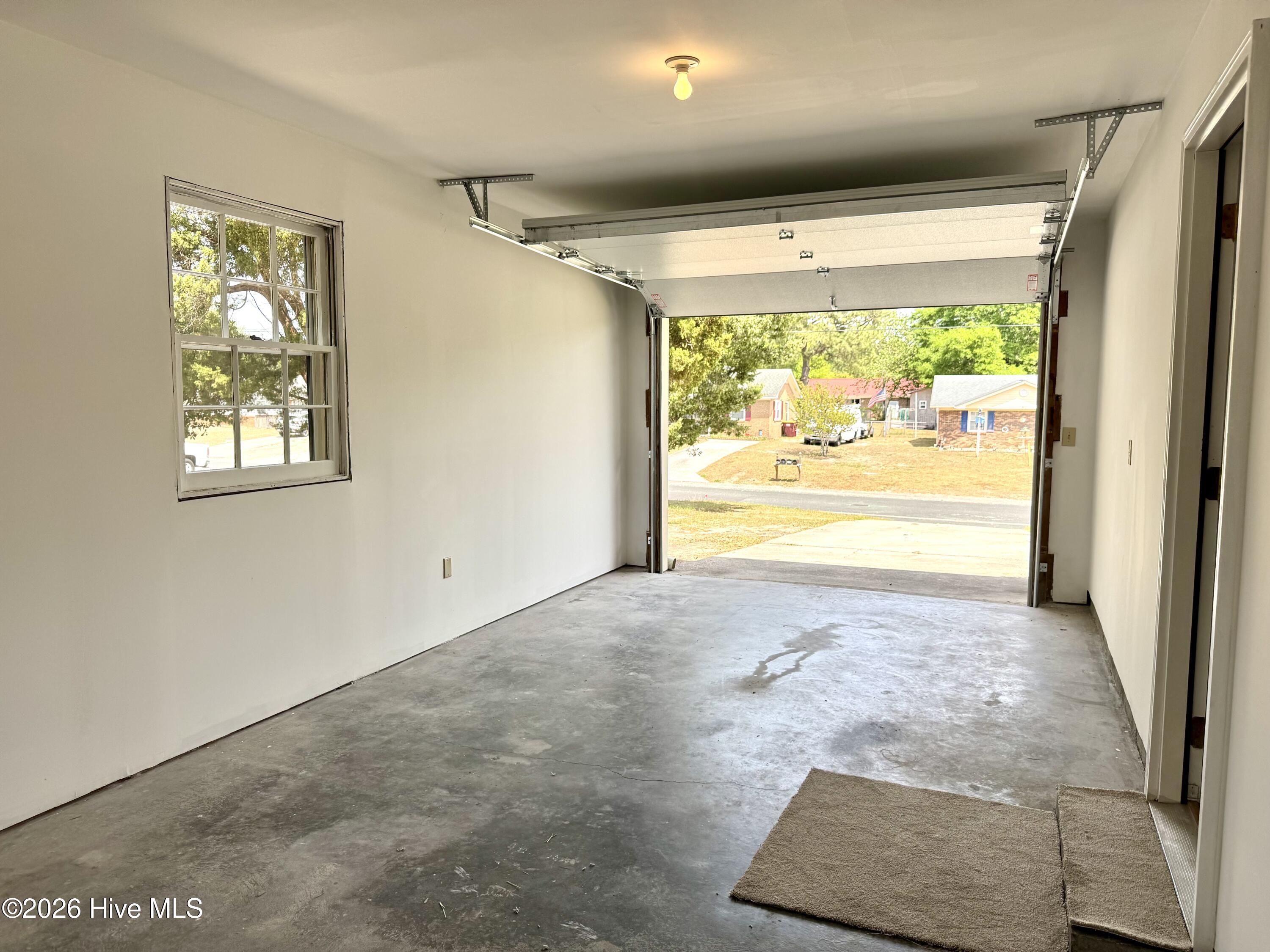 100567186 | Photo 12