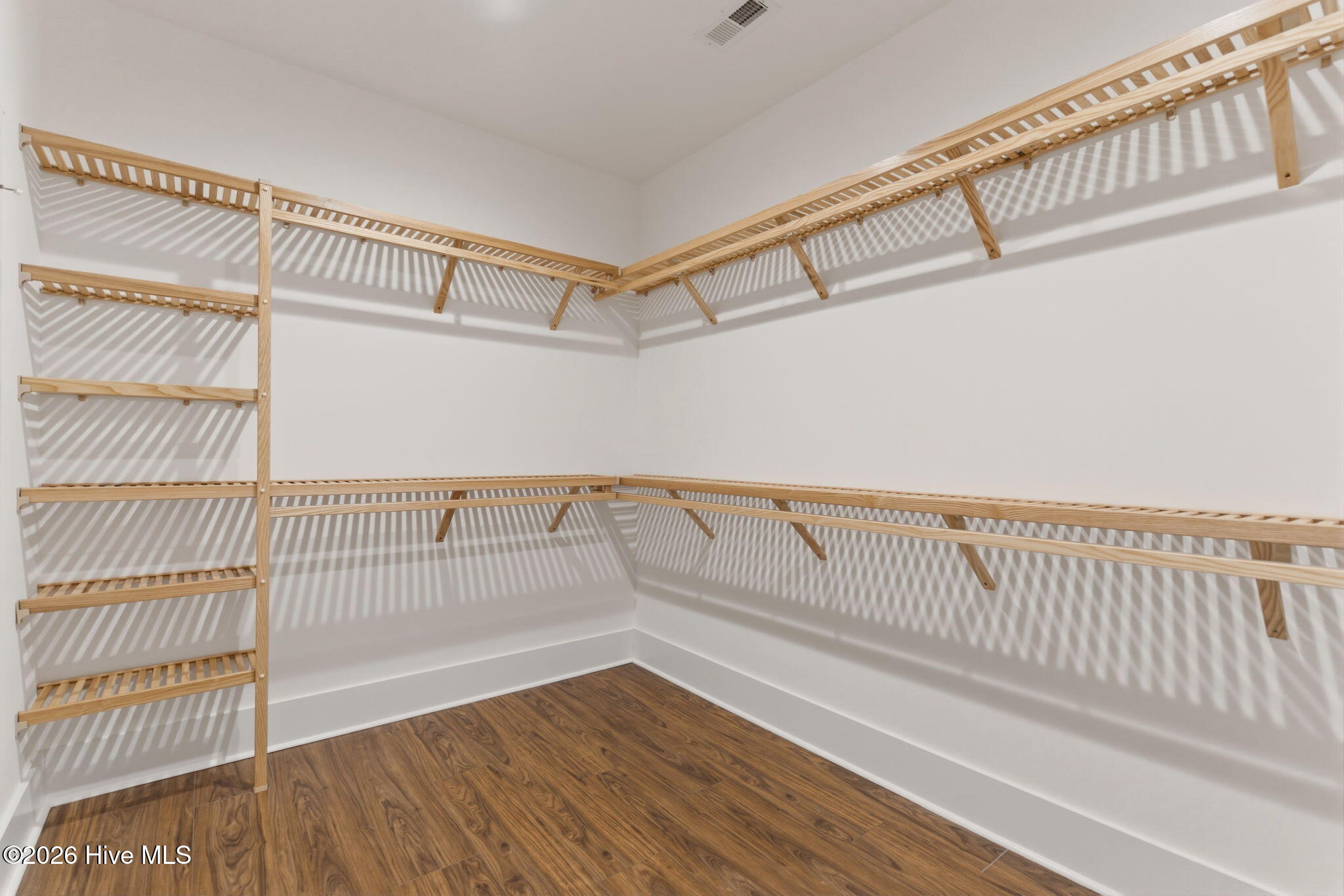 100543119 | Photo 30