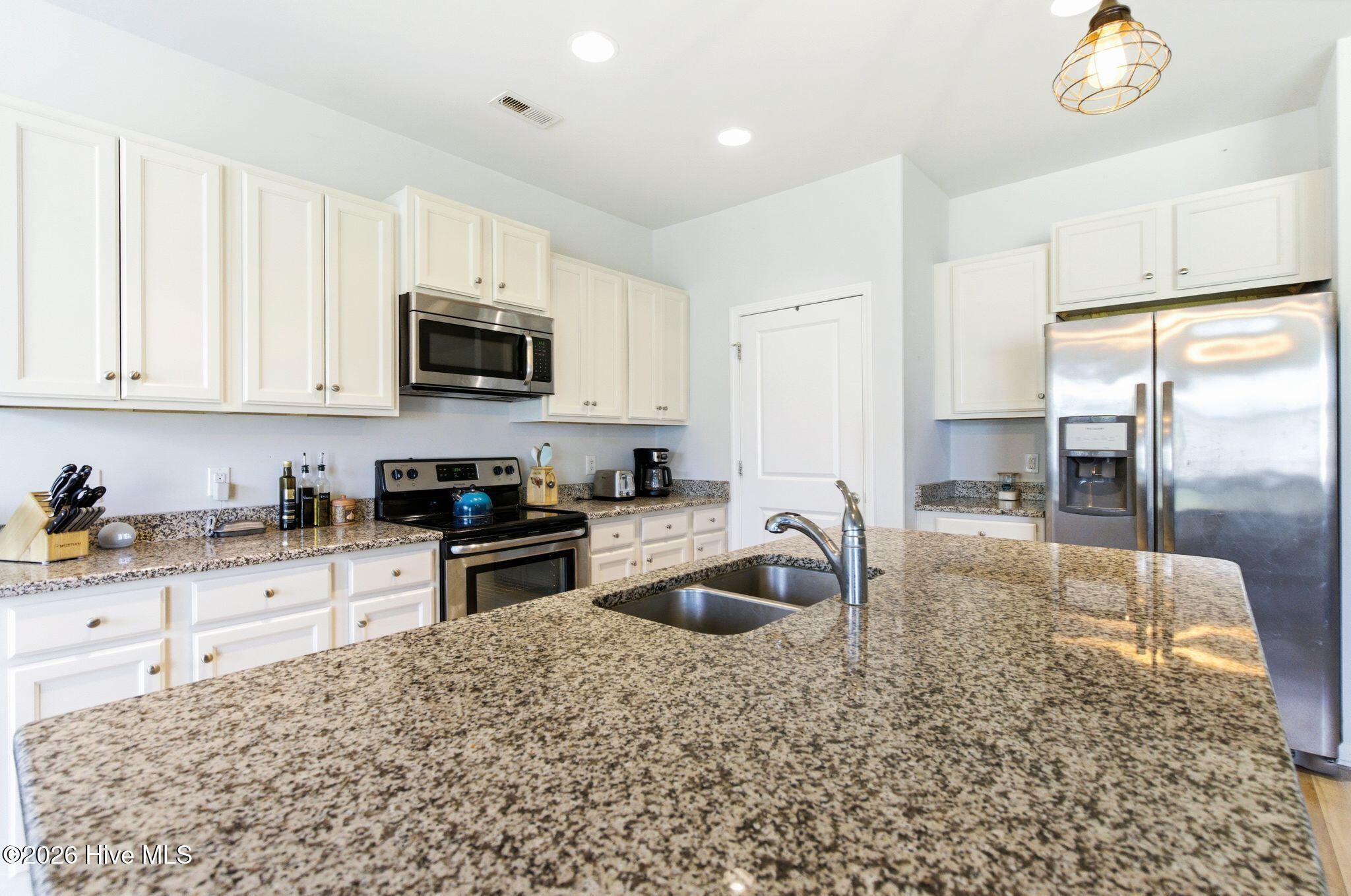 100566850 | Photo 17