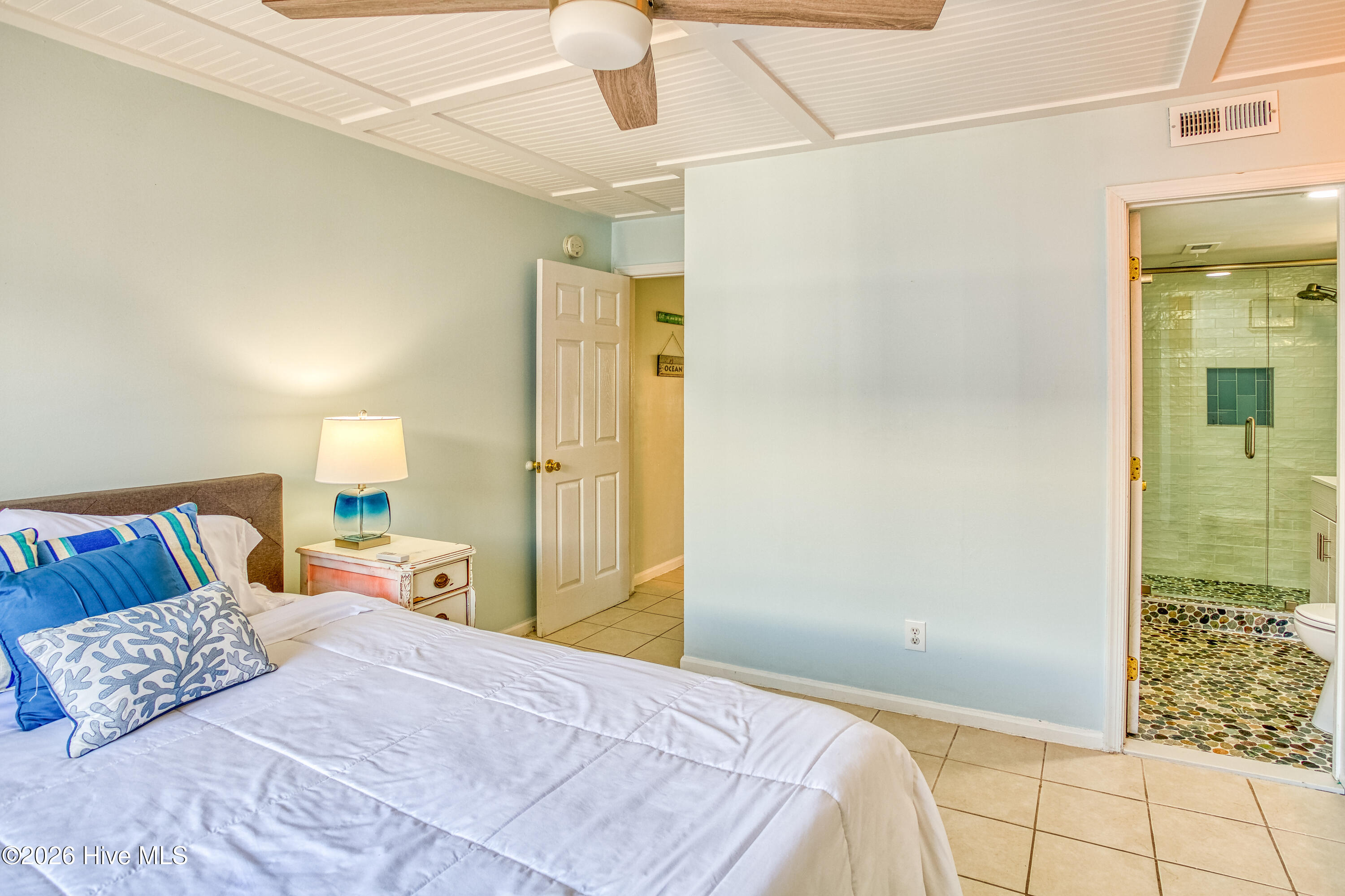 100558011 | Photo 17