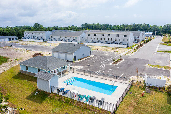 100542683 | Photo 37