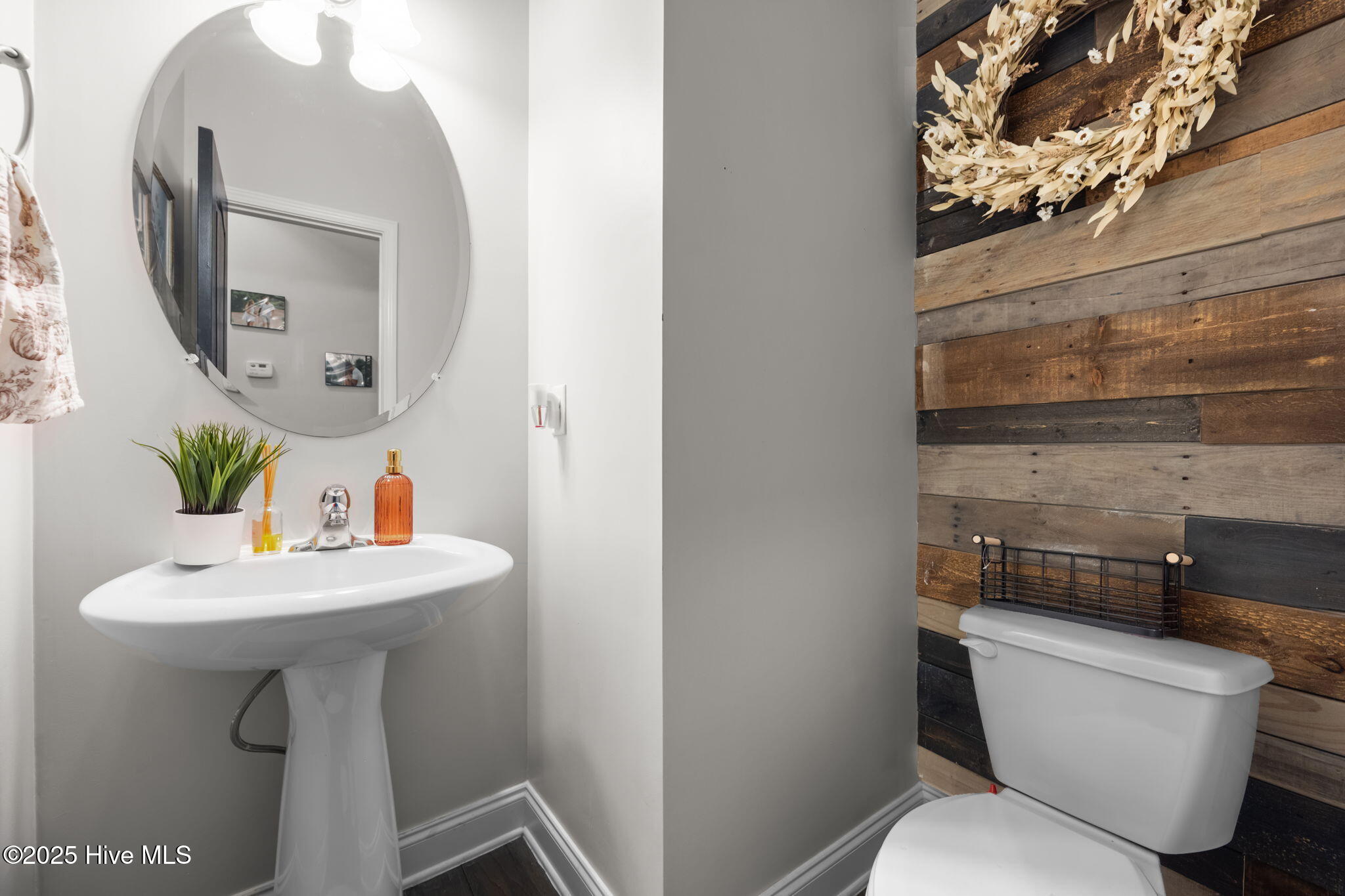 100543355 | Photo 19