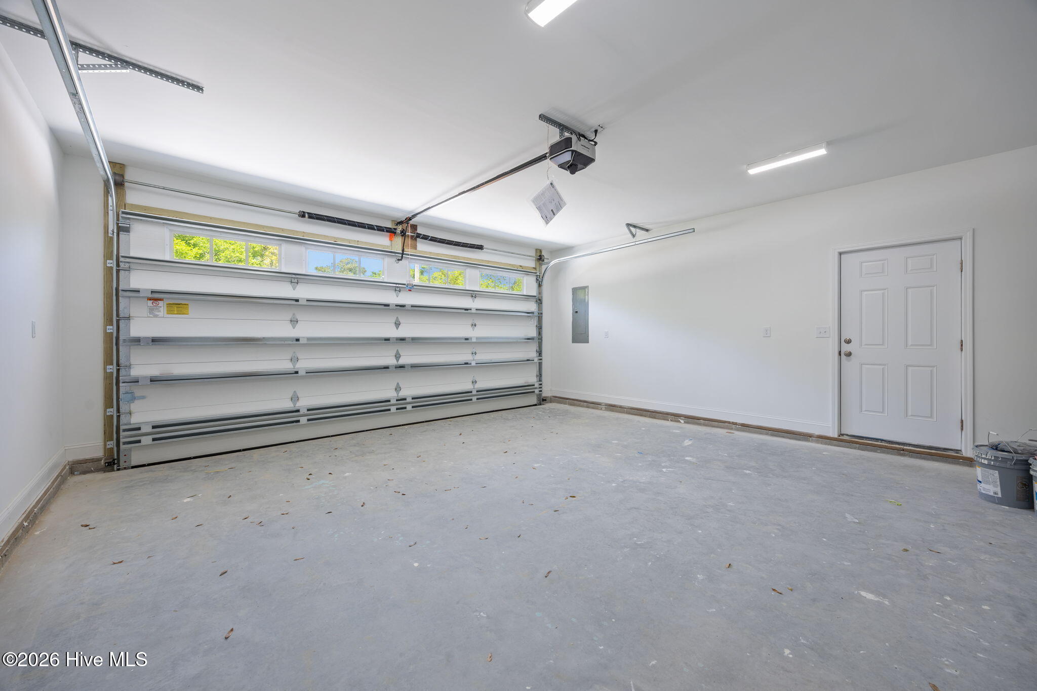 100568646 | Photo 33