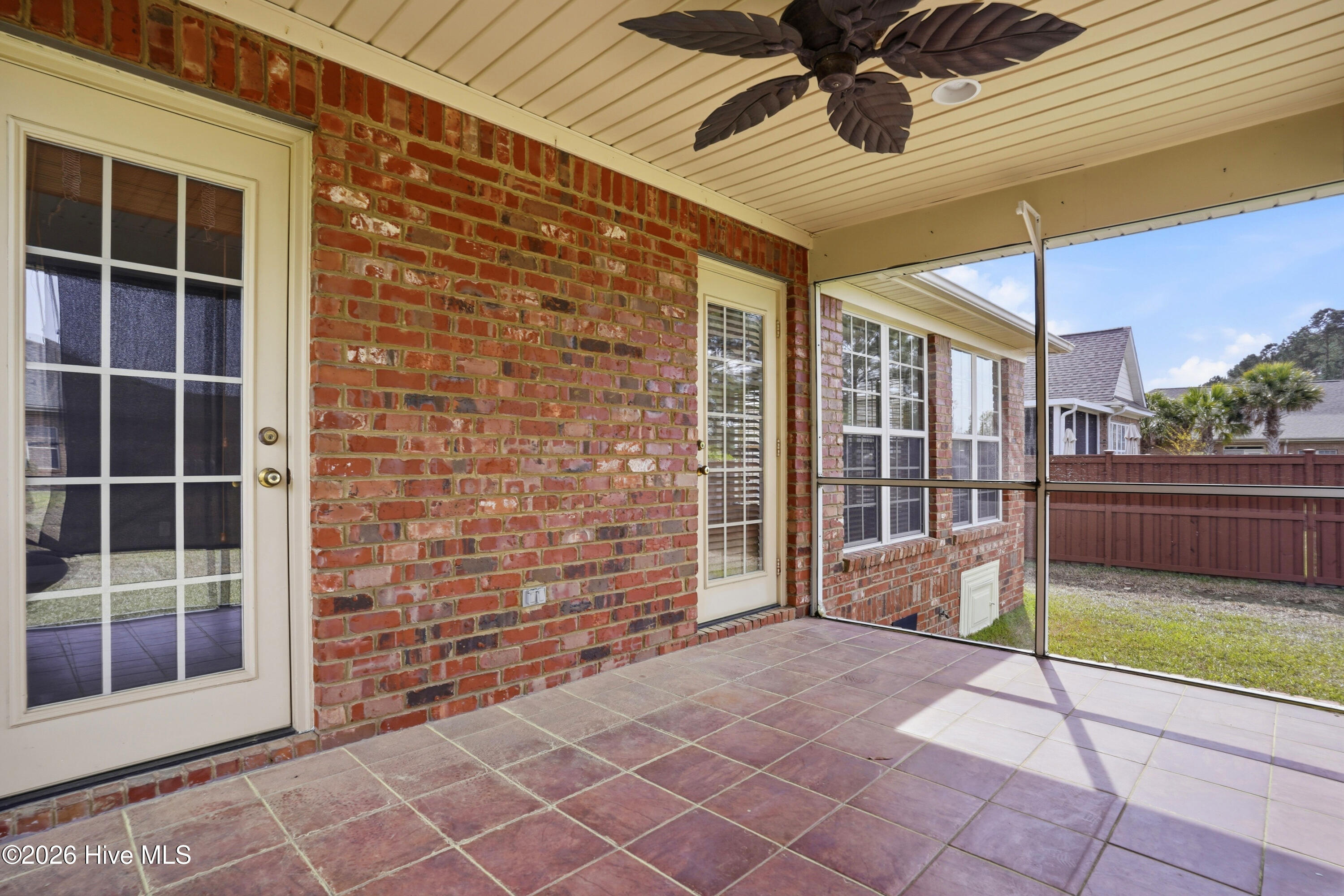 100562677 | Photo 35