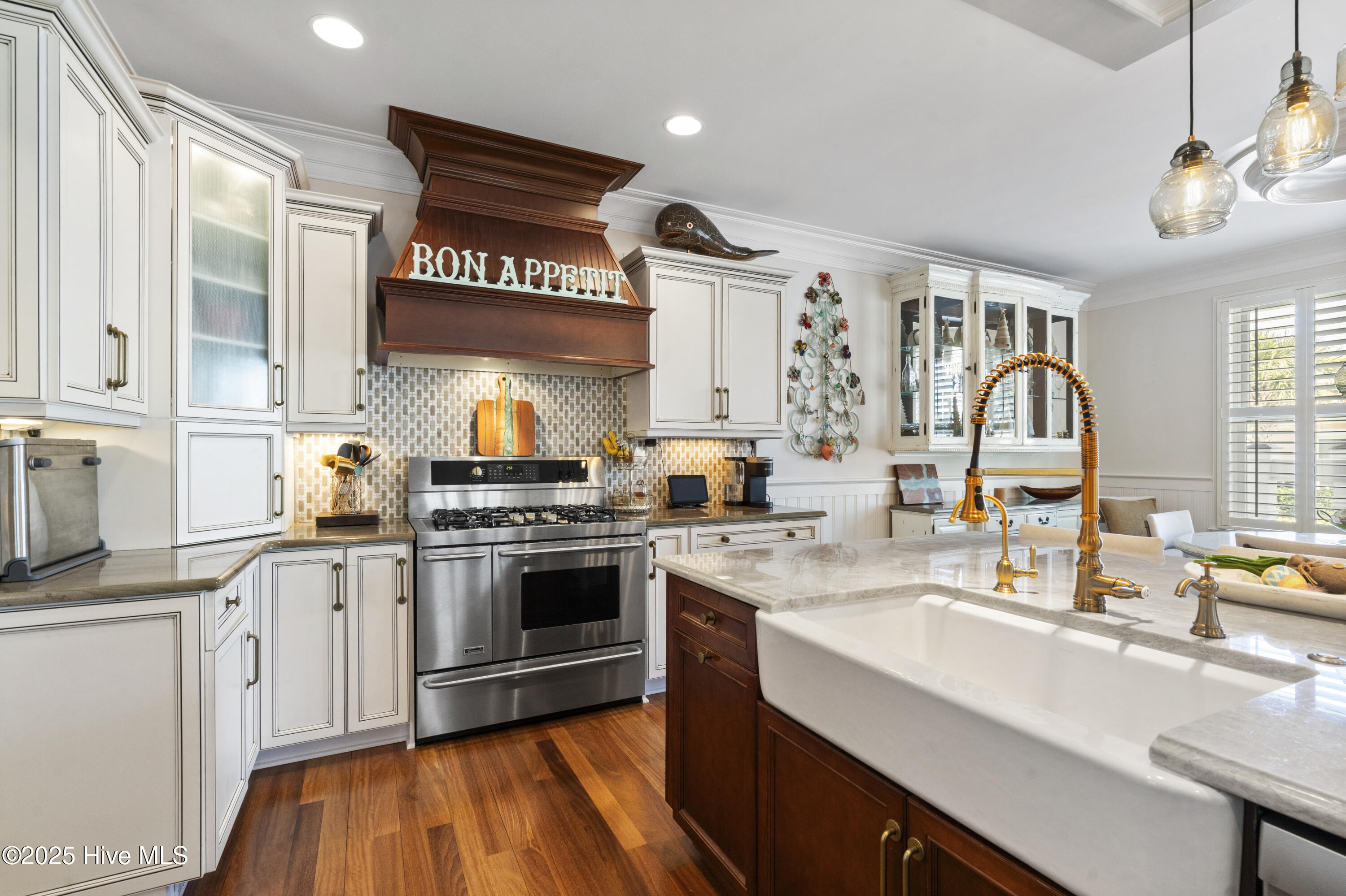 100498817 | Photo 23