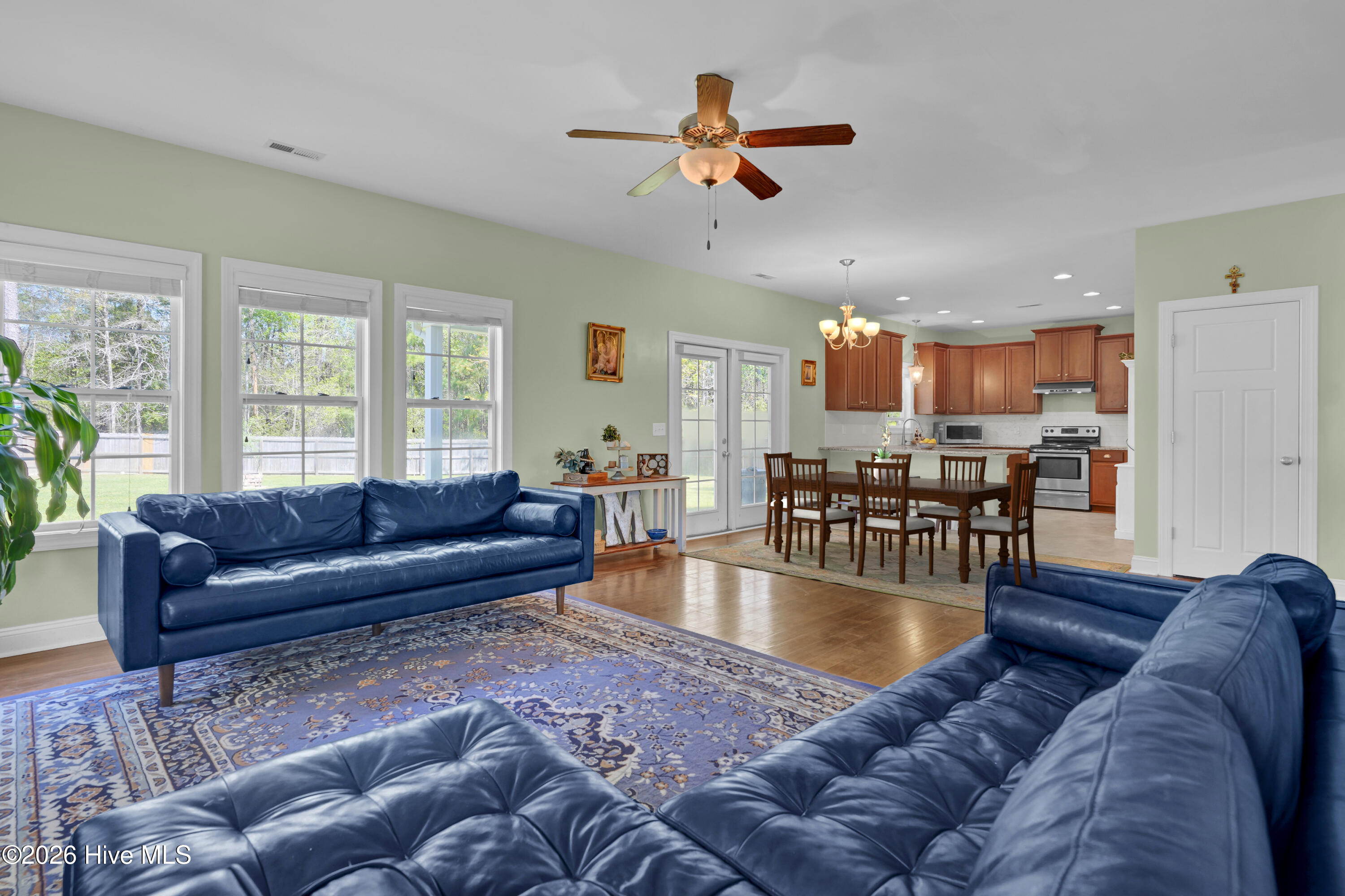 100565660 | Photo 14