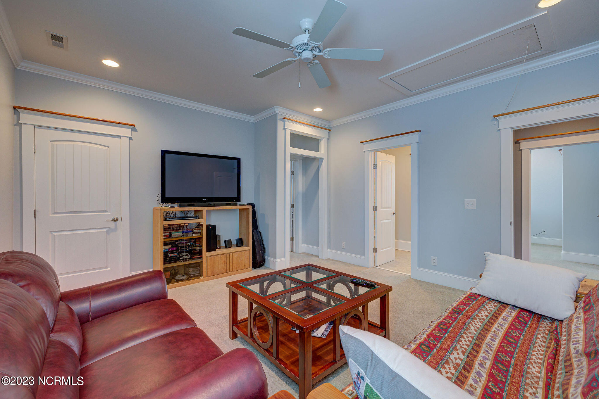 100568046 | Photo 49