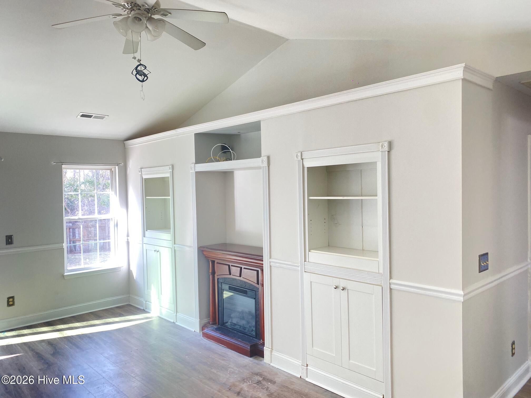 100556693 | Photo 23