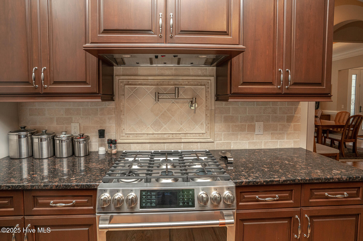 100558070 | Photo 21