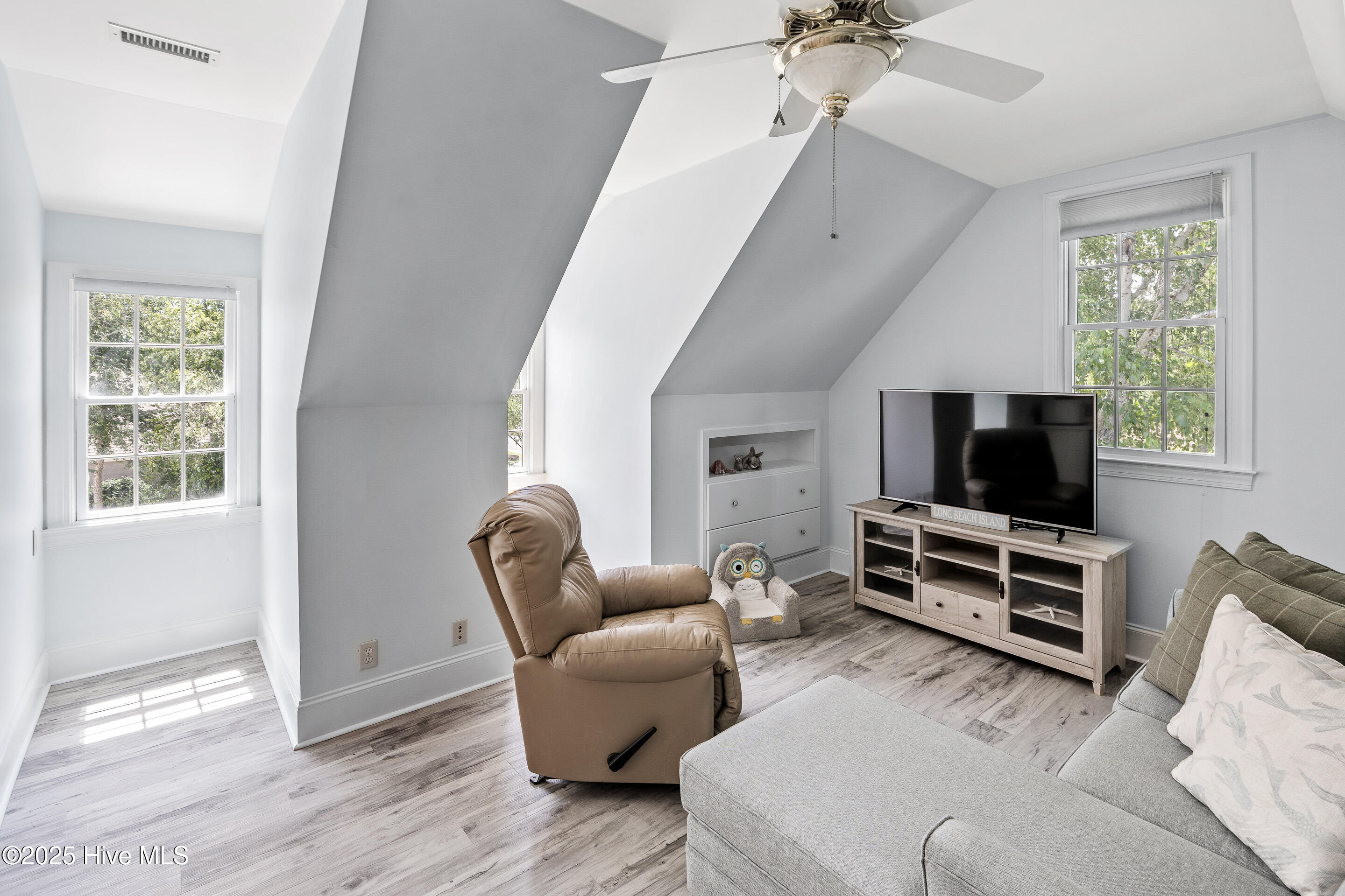 100520099 | Photo 58