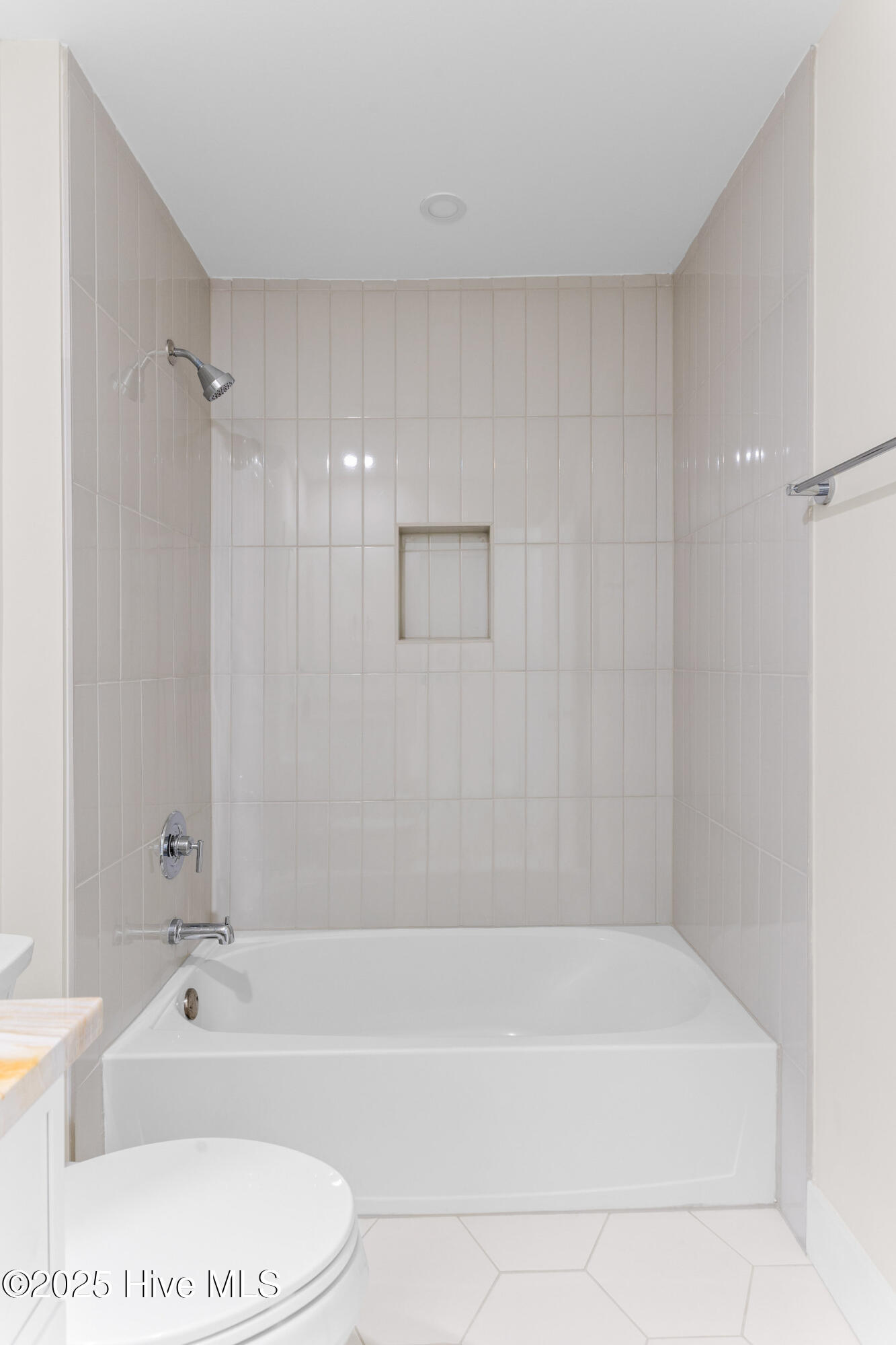 100503111 | Photo 25