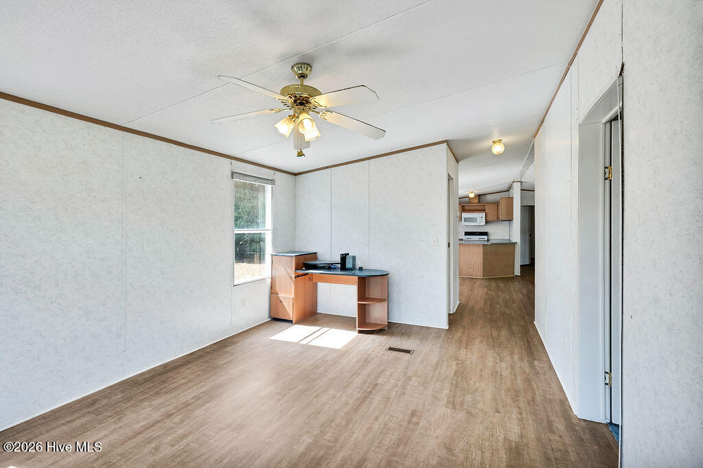 100569938 | Photo 22