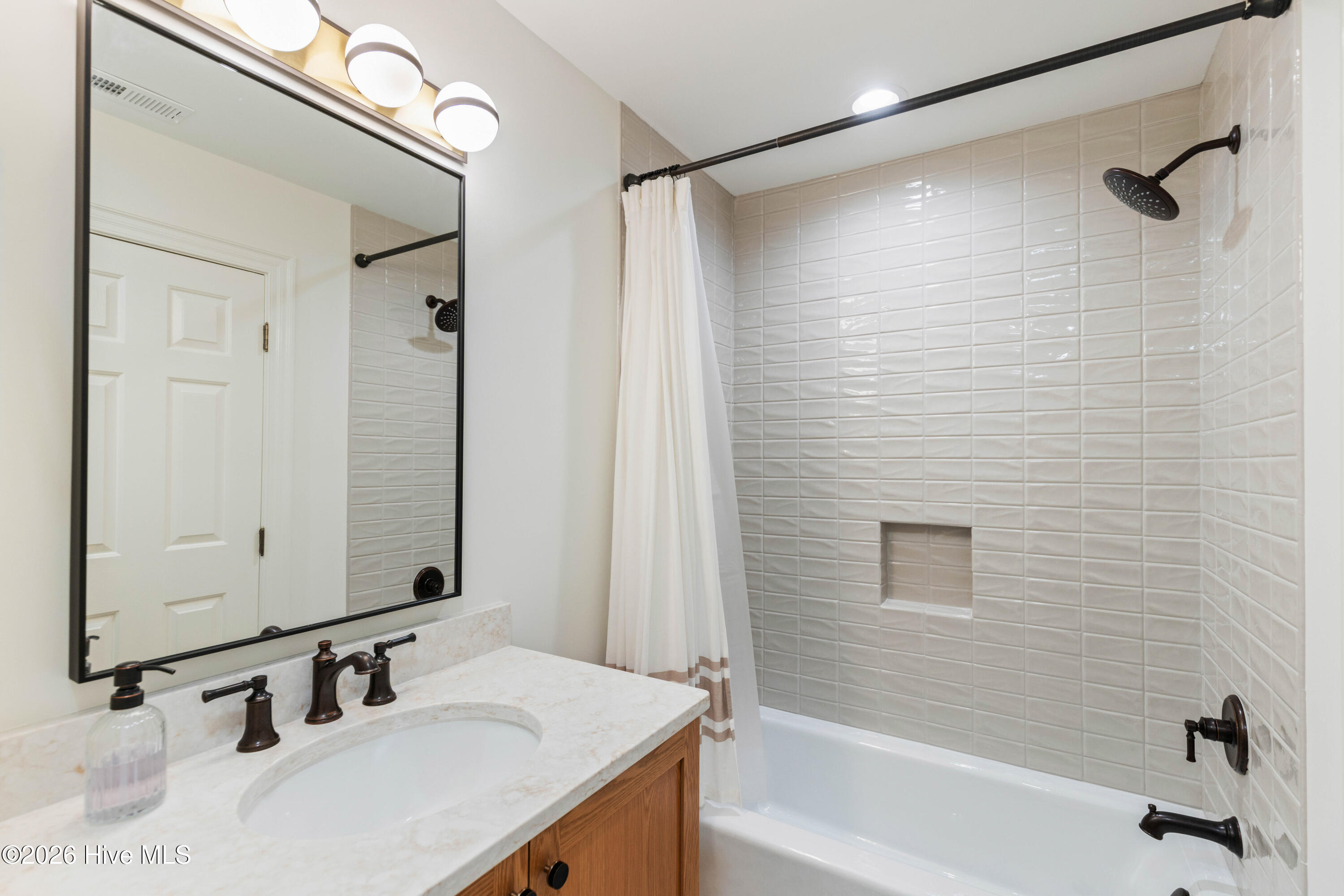 100555813 | Photo 60