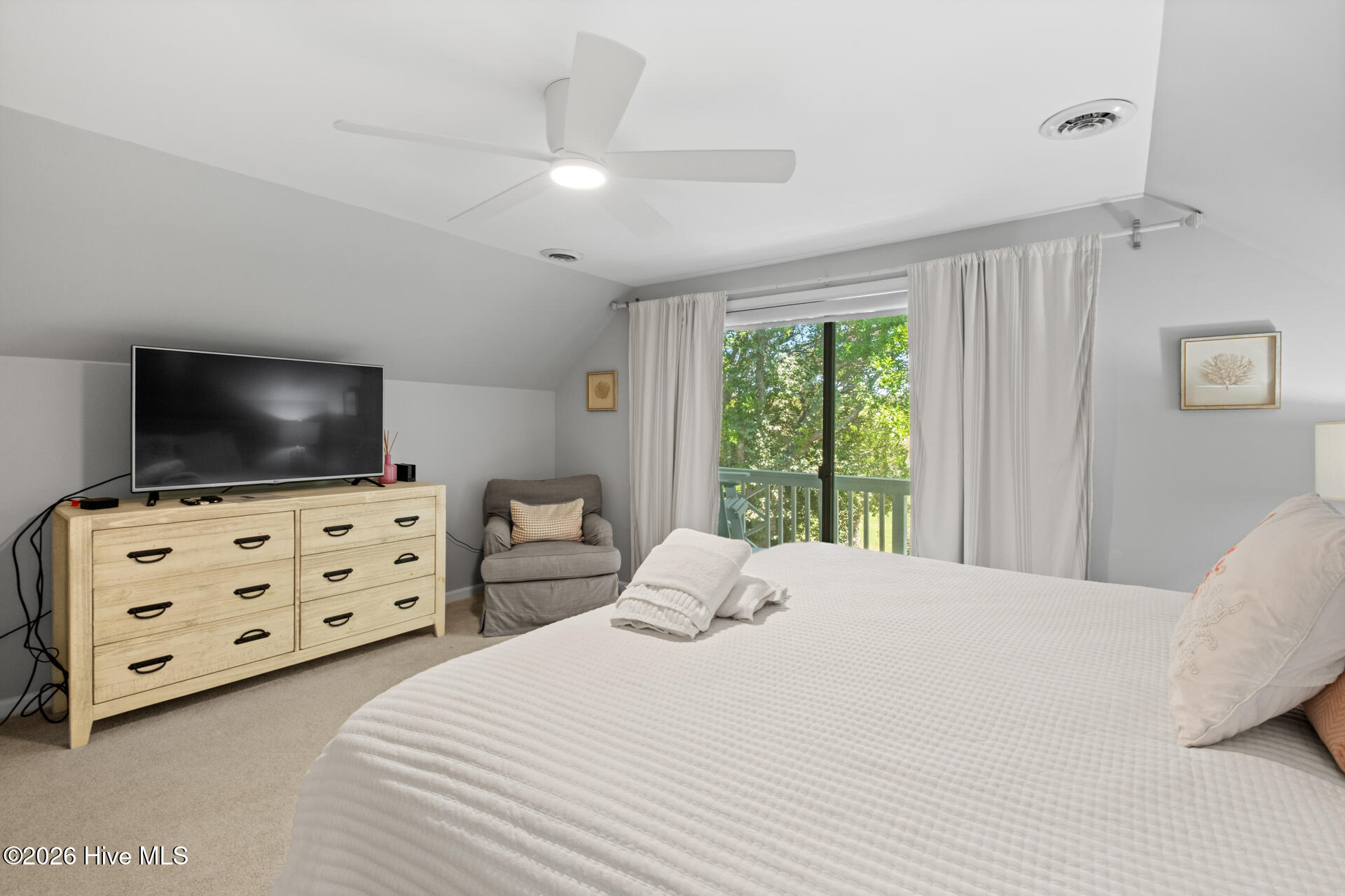 100569244 | Photo 21