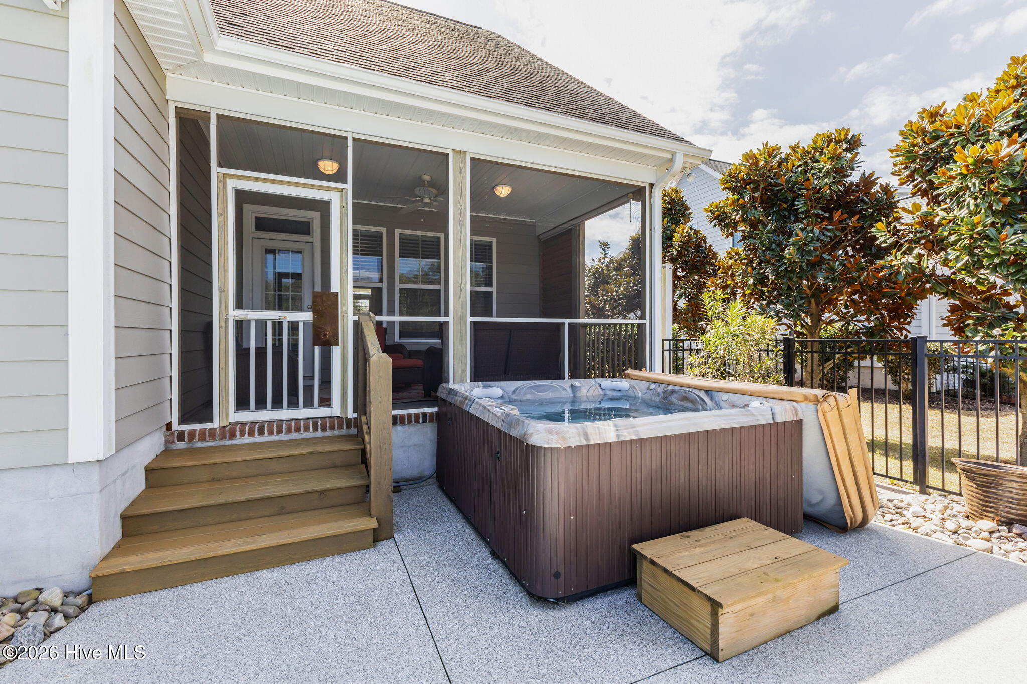 100560213 | Photo 37