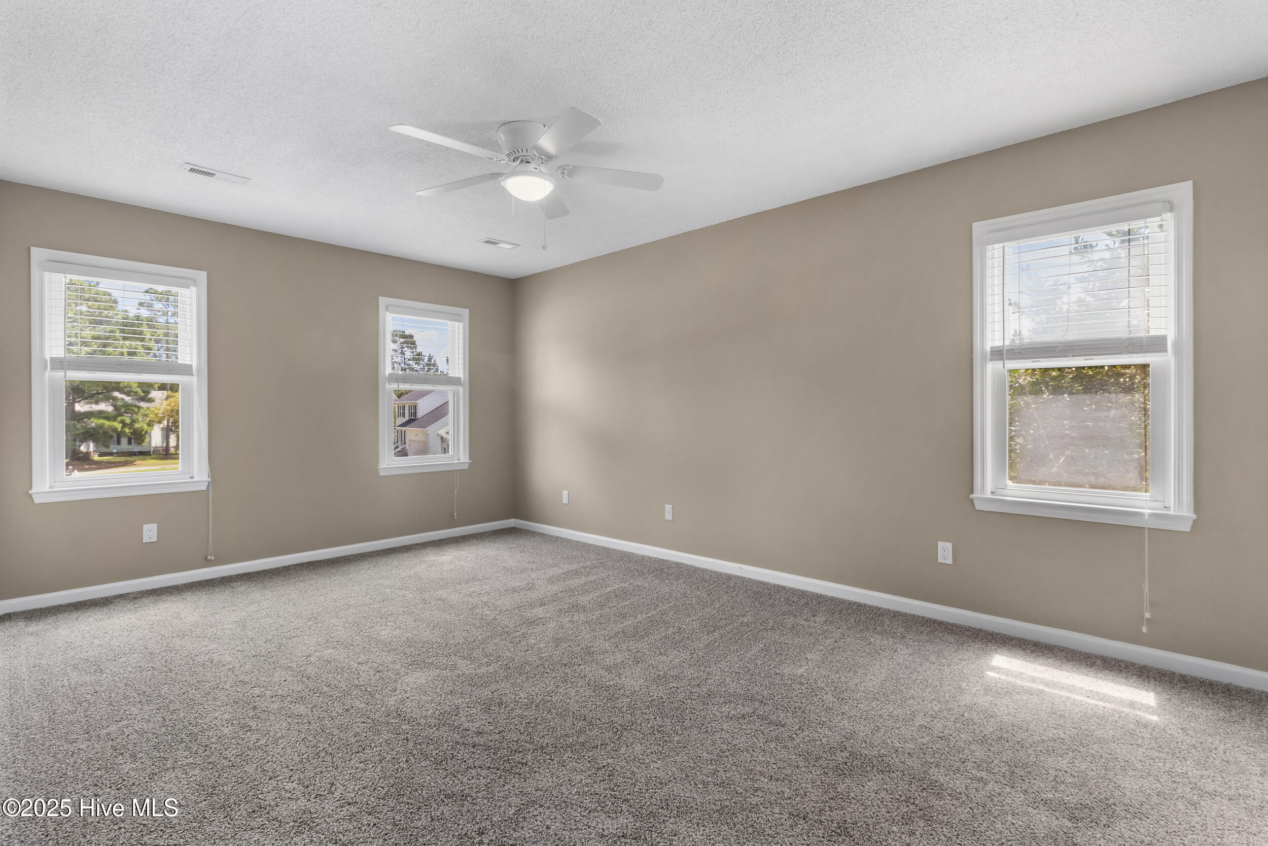 100526469 | Photo 21