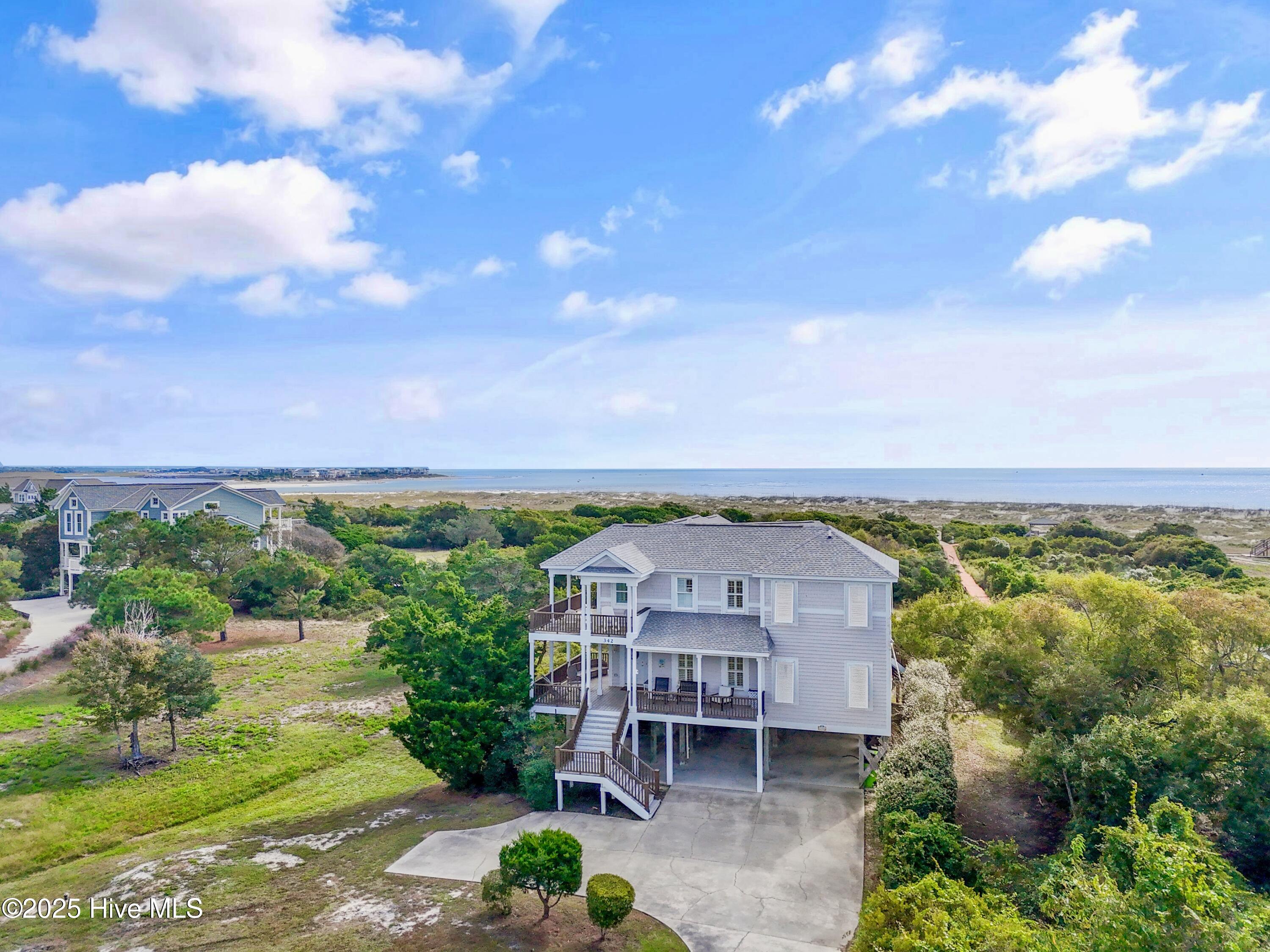 100536702 | Photo 125