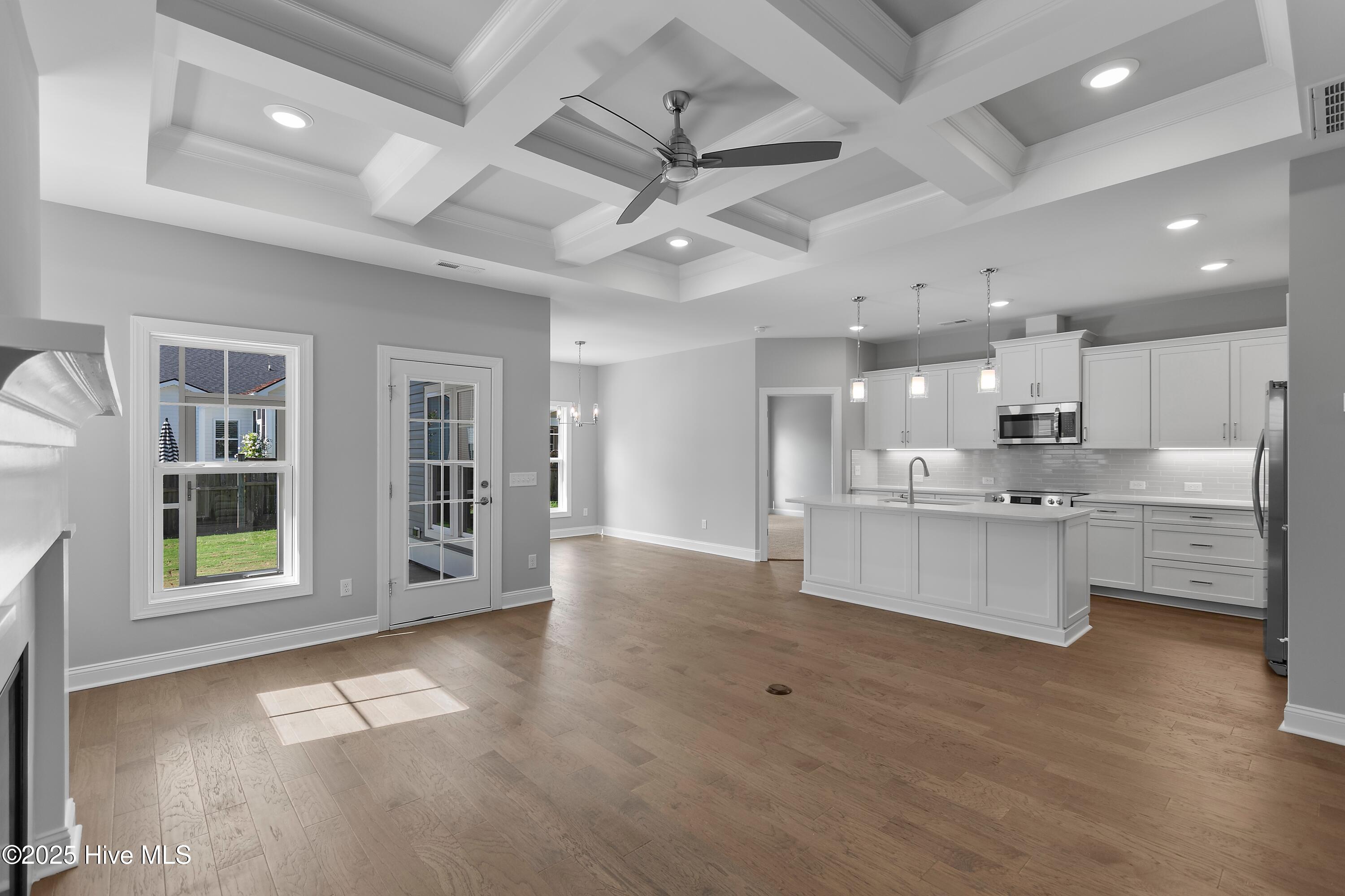 100511679 | Photo 11