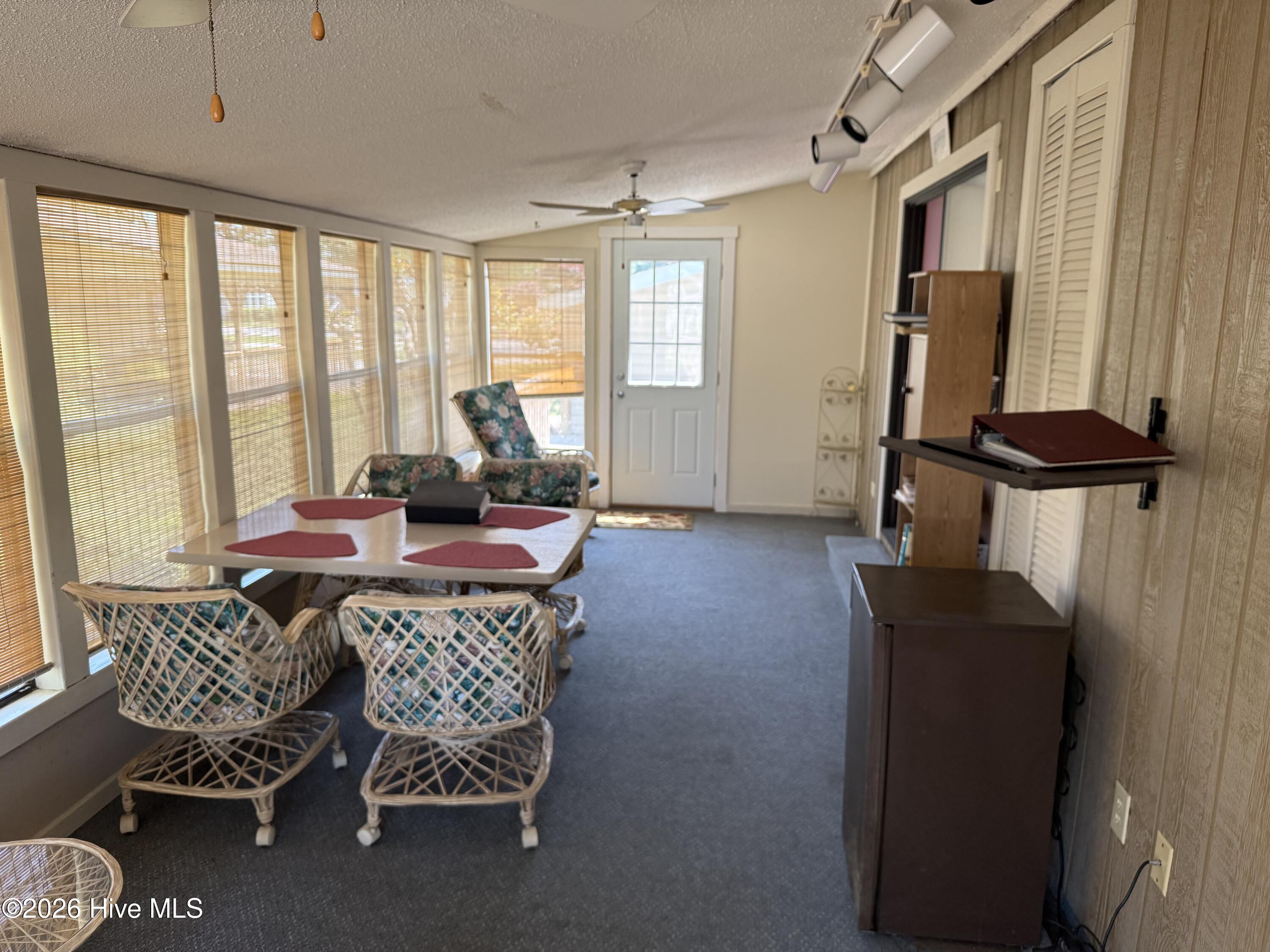 100532142 | Photo 36