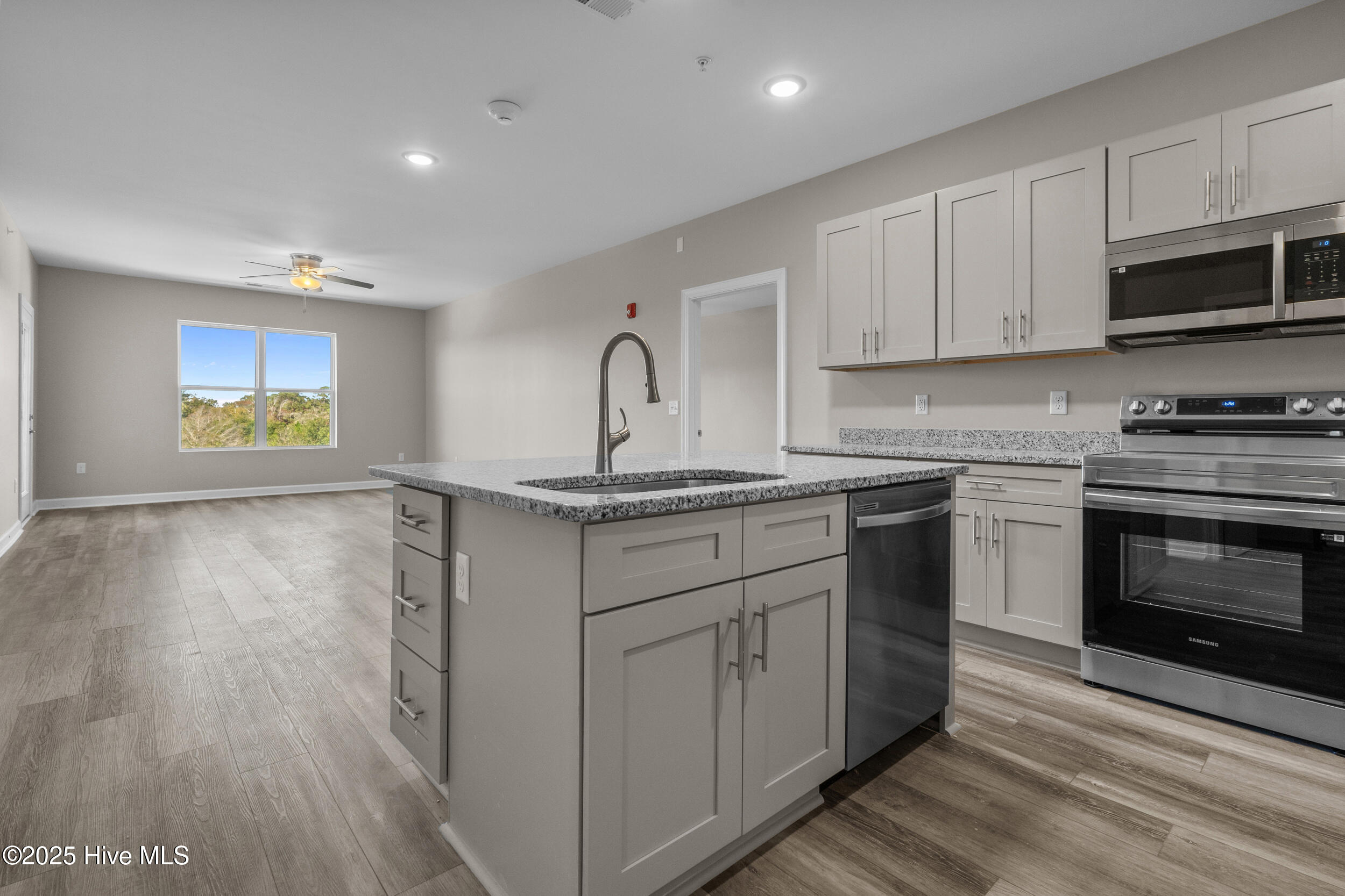 100539036 | Photo 16