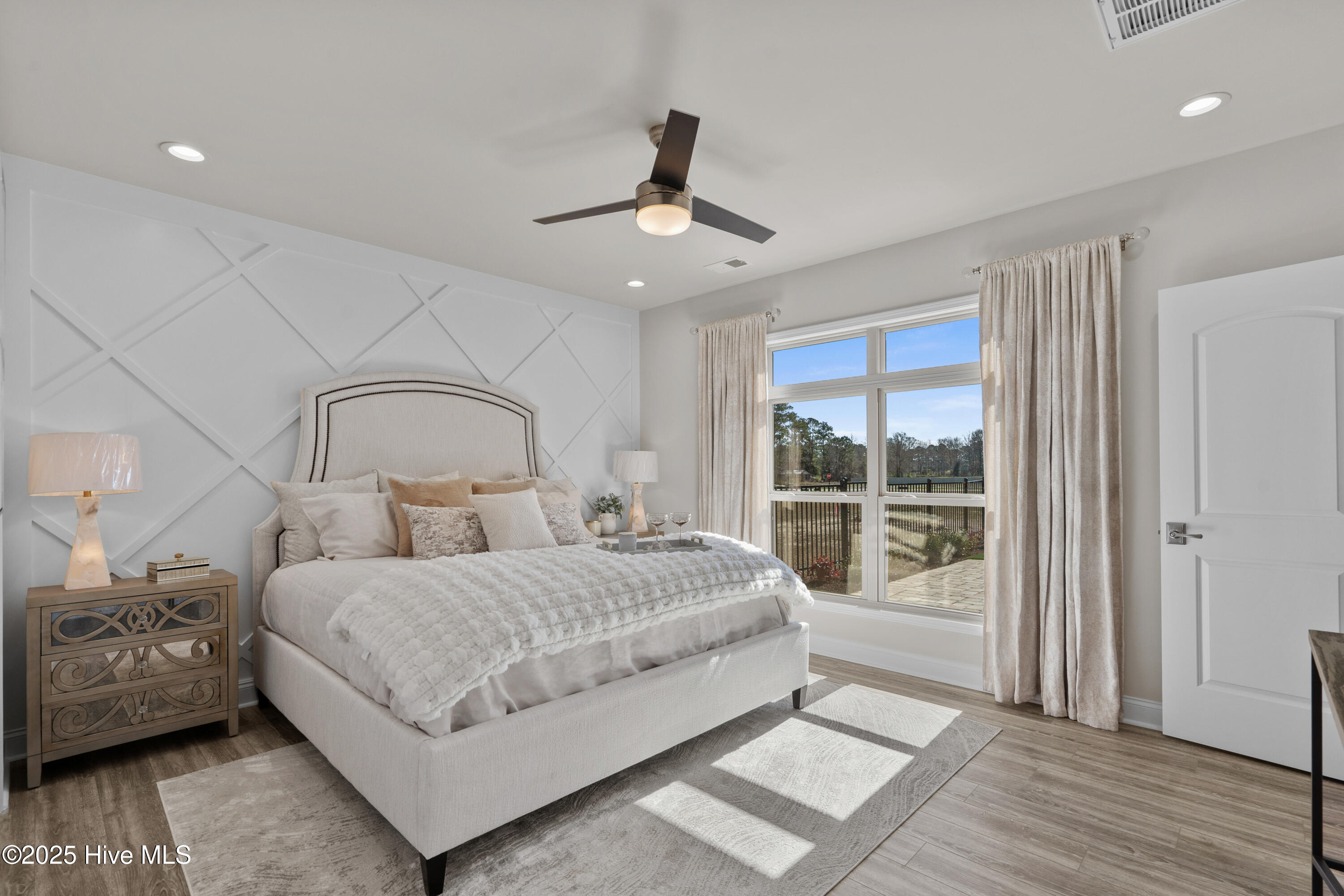 100549256 | Photo 25