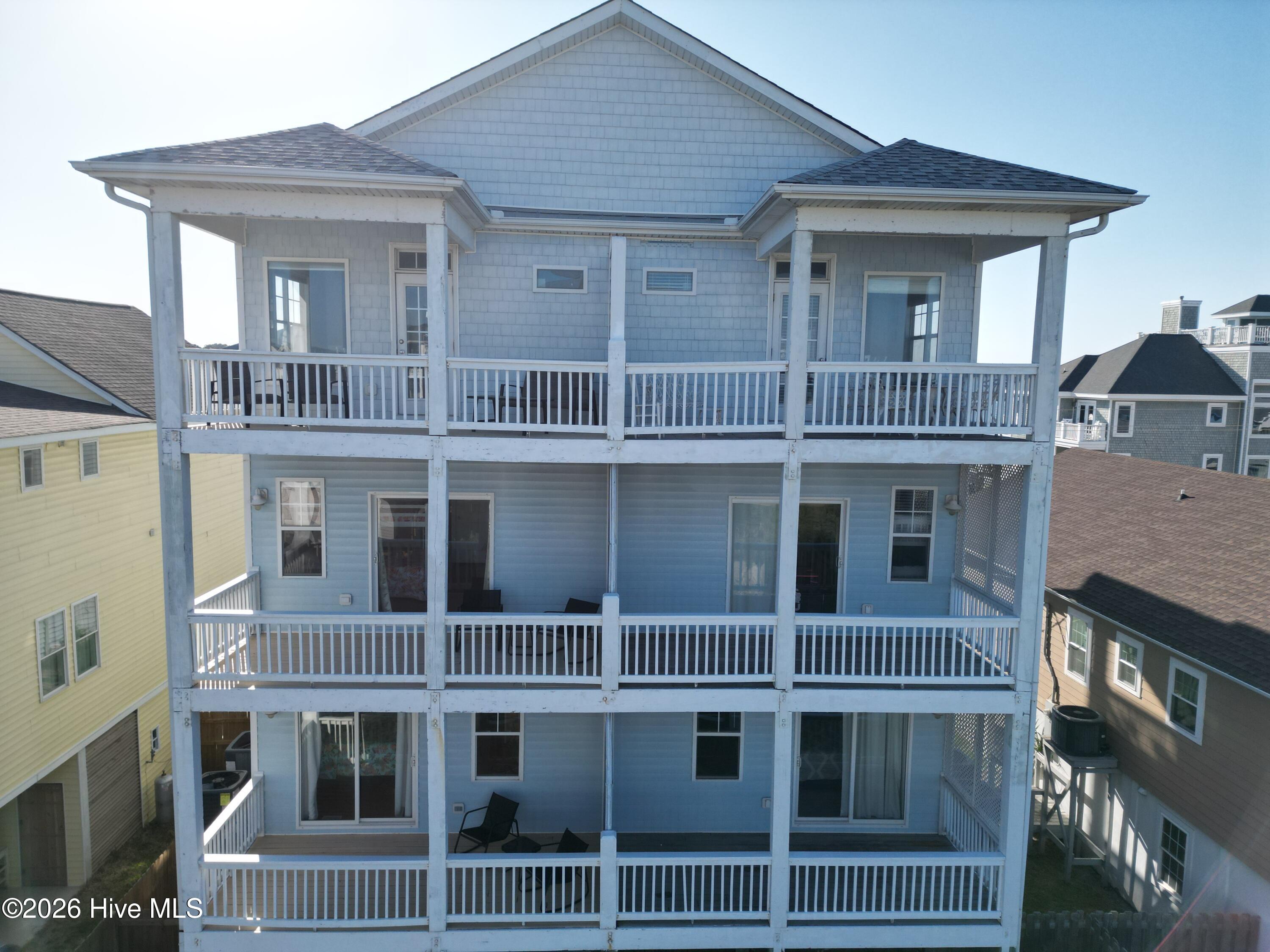 100570468 | Photo 11