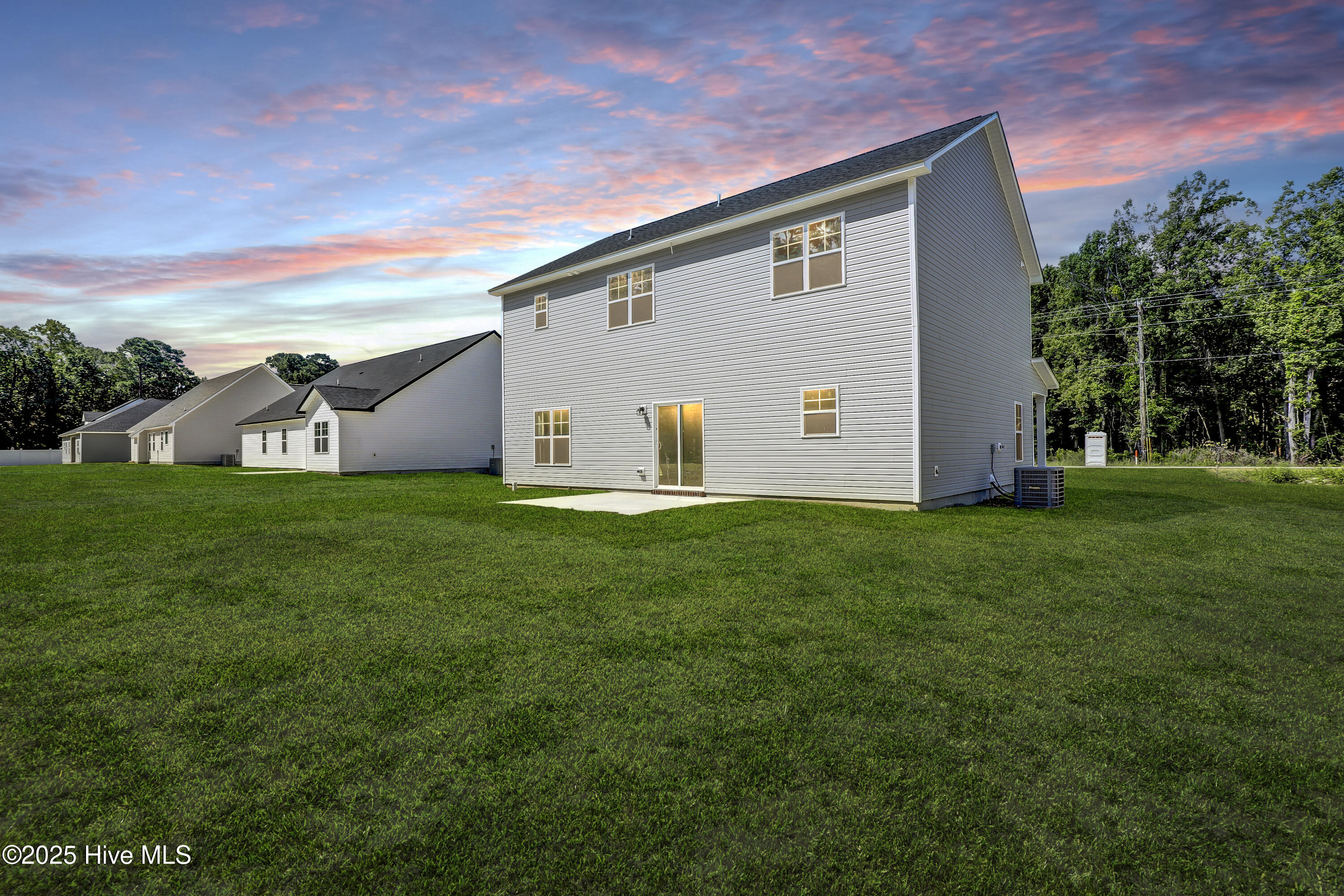 100488784 | Photo 32