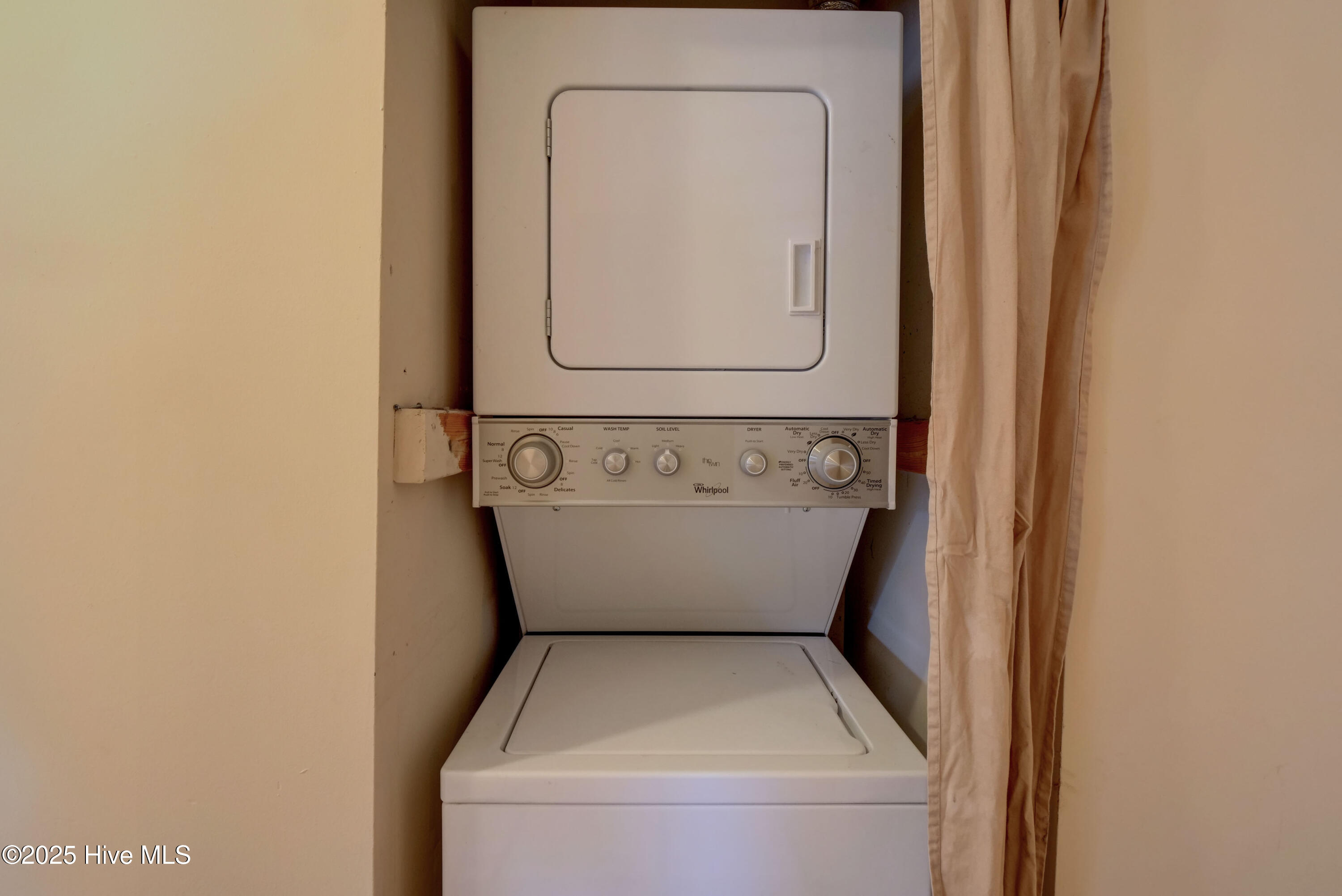 100549177 | Photo 22