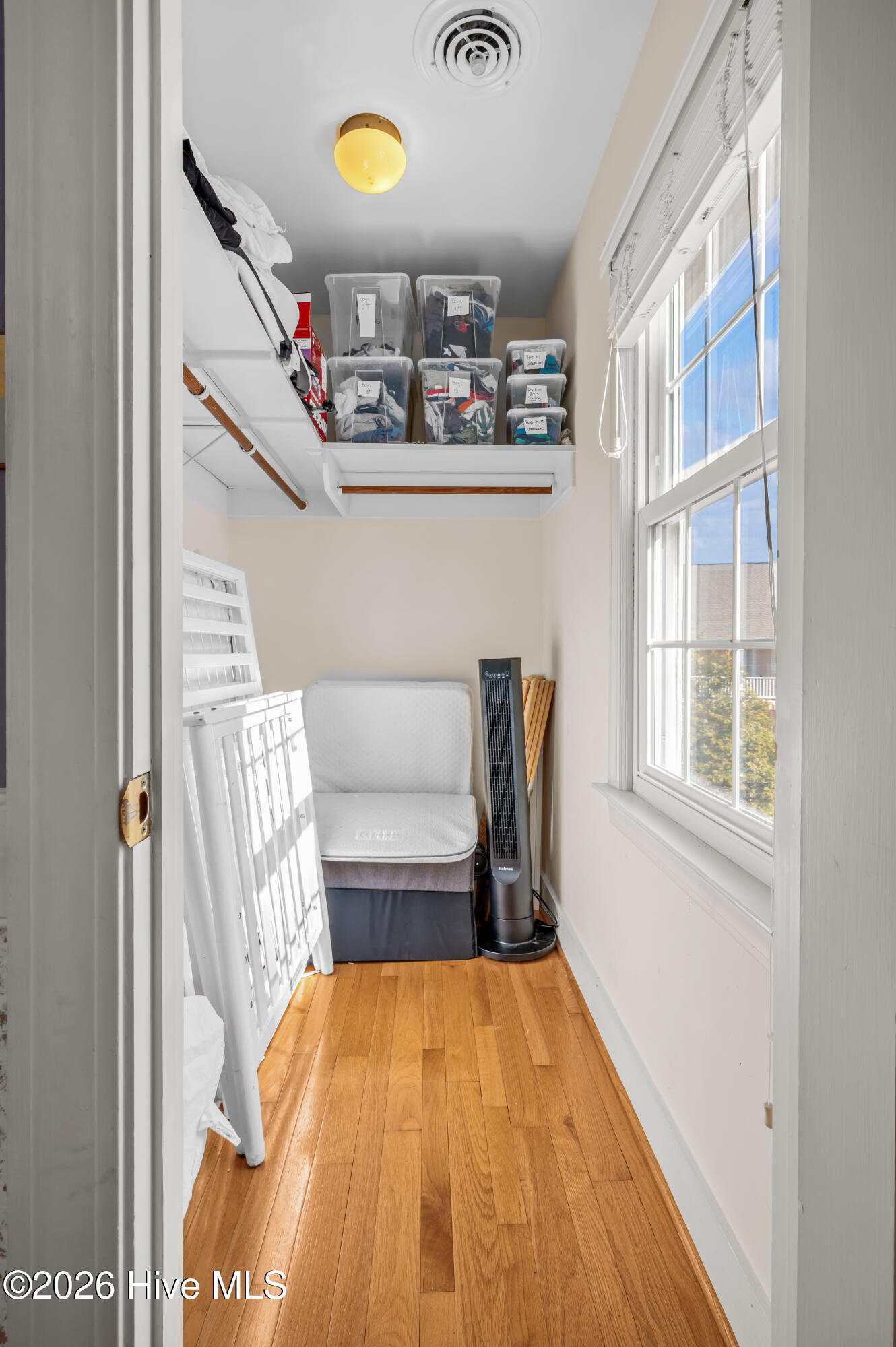 100554057 | Photo 36