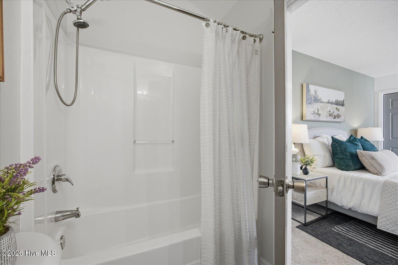 100562733 | Photo 22