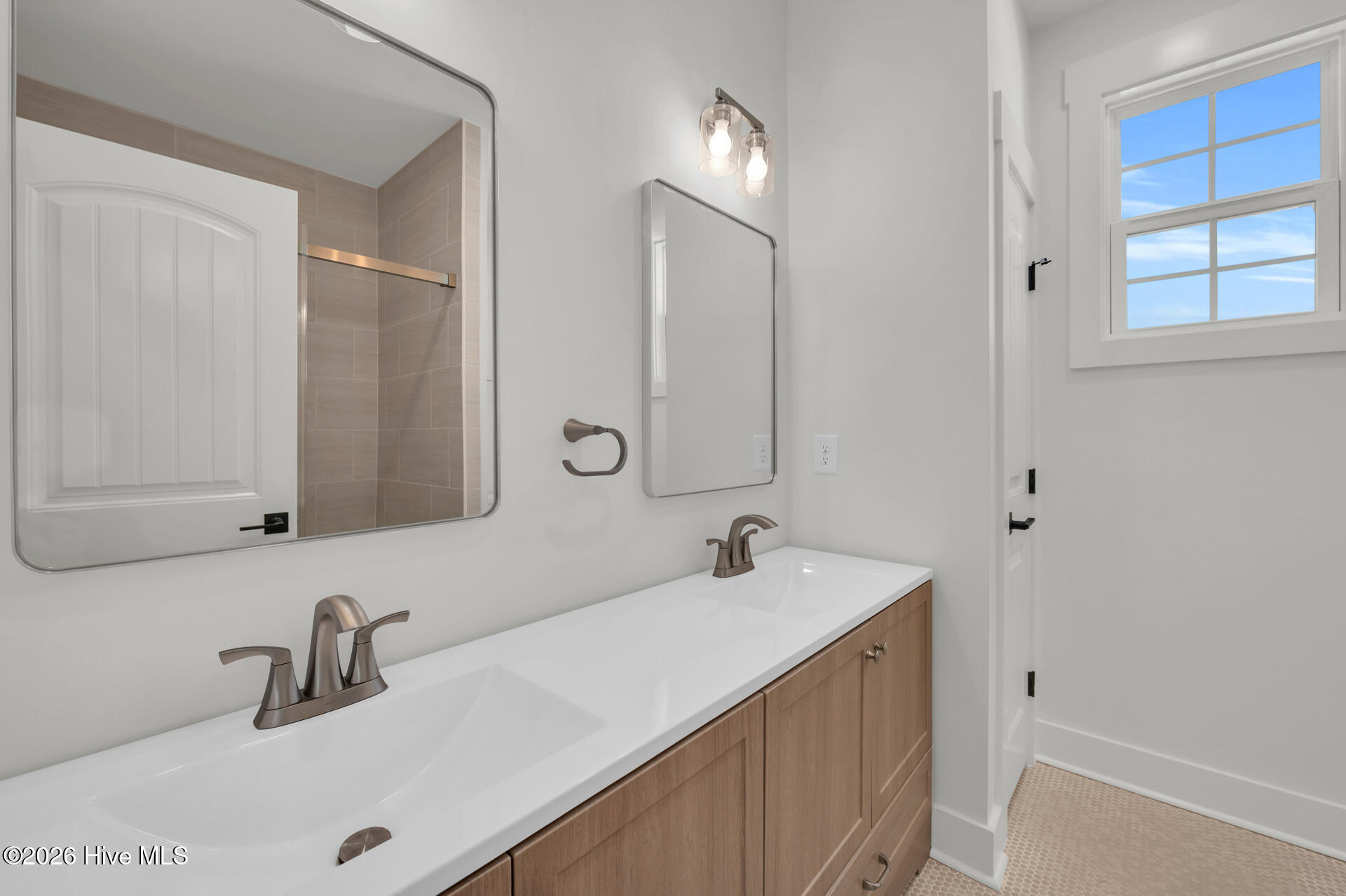 100542703 | Photo 19