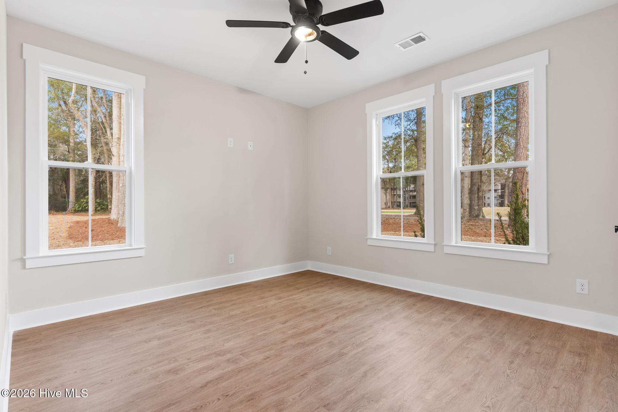 100558111 | Photo 29