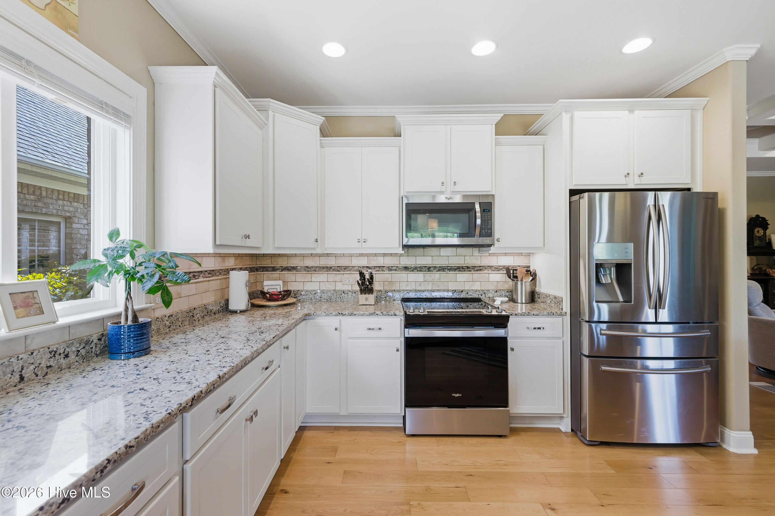 100570456 | Photo 16