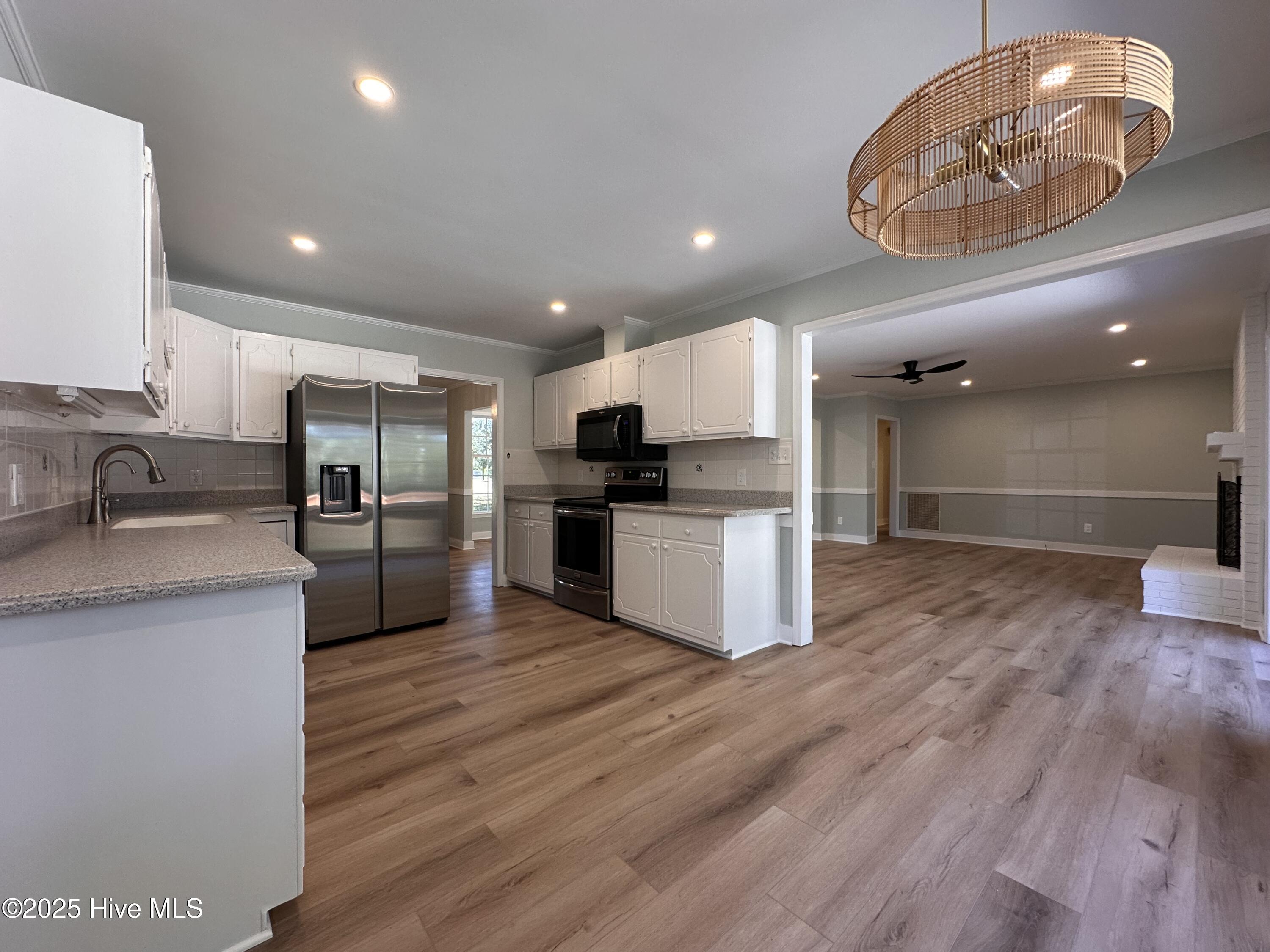 100541035 | Photo 11